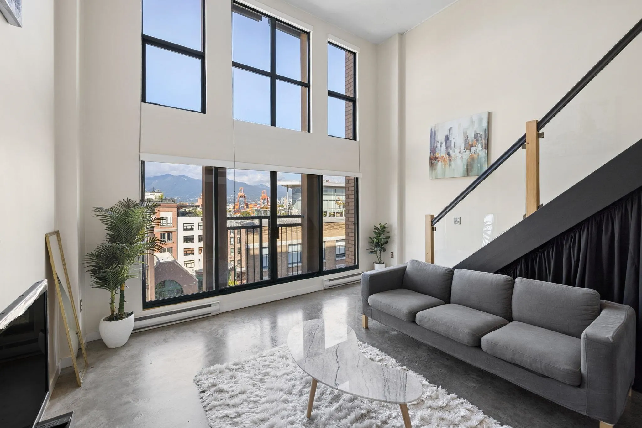 22 E Cordova Street #609