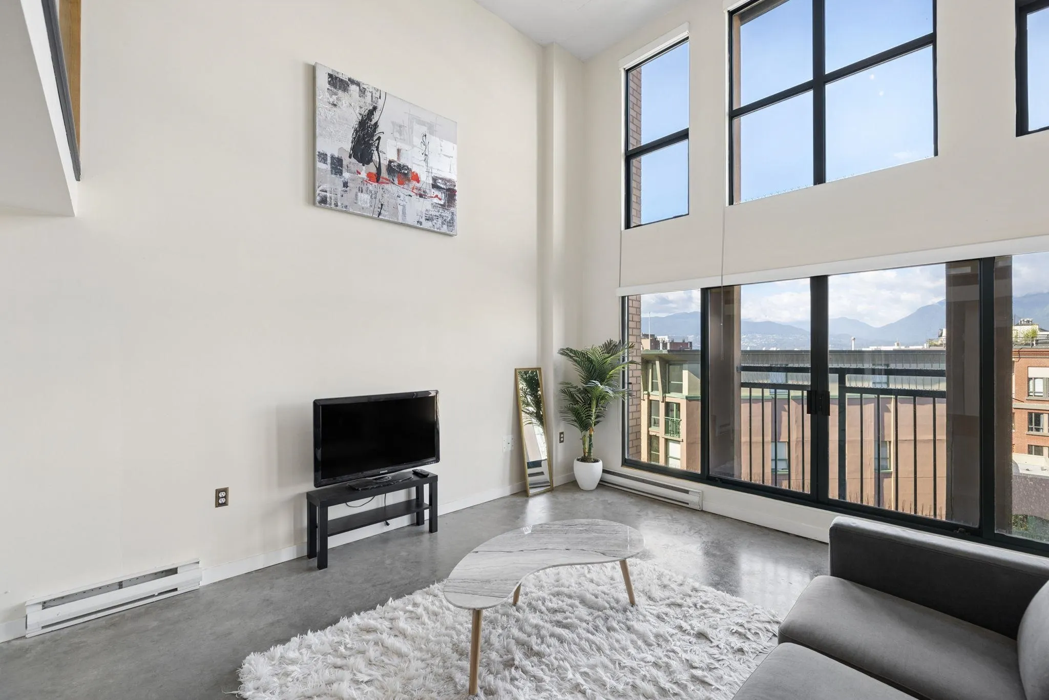 22 E Cordova Street #609