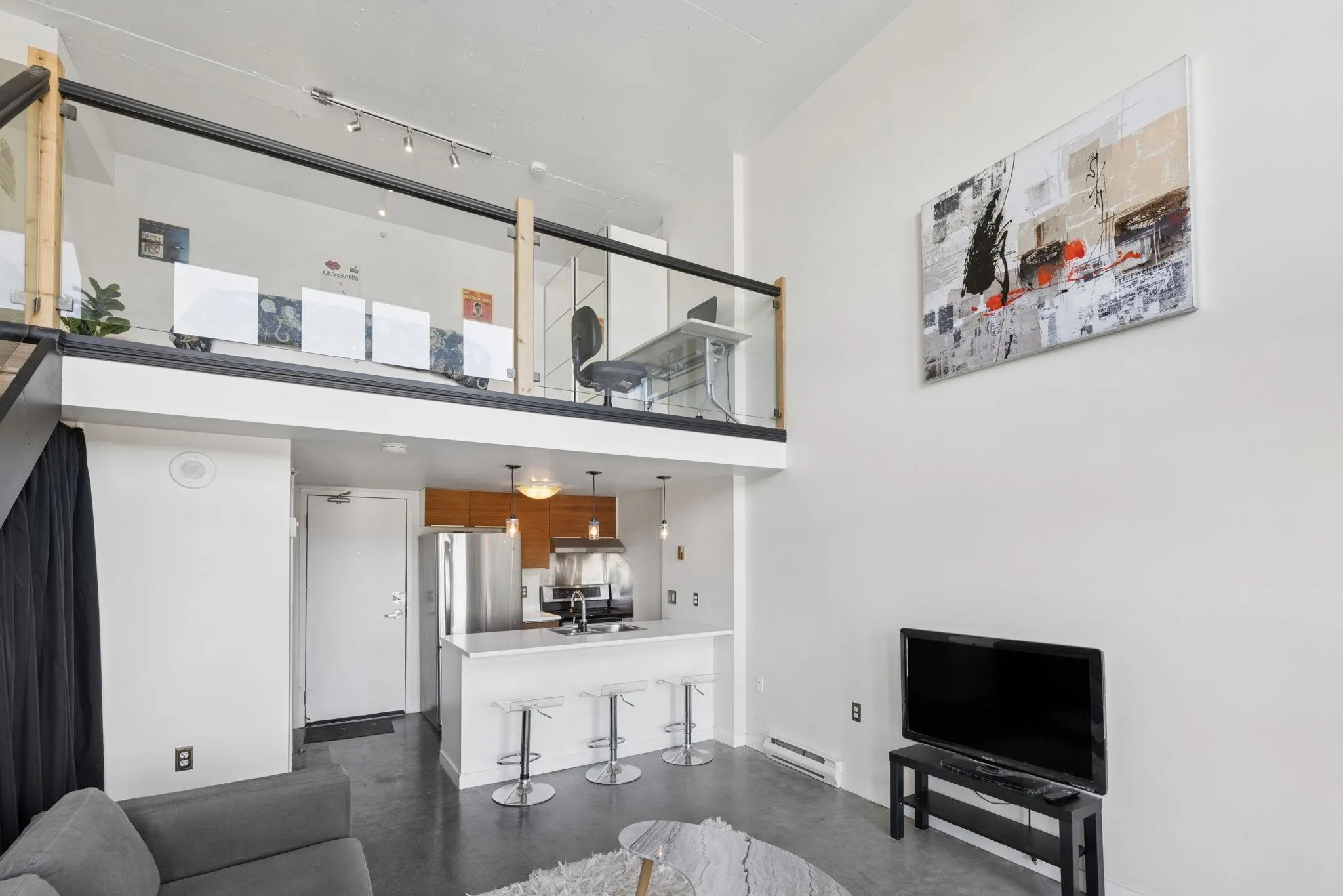 22 E Cordova Street #609