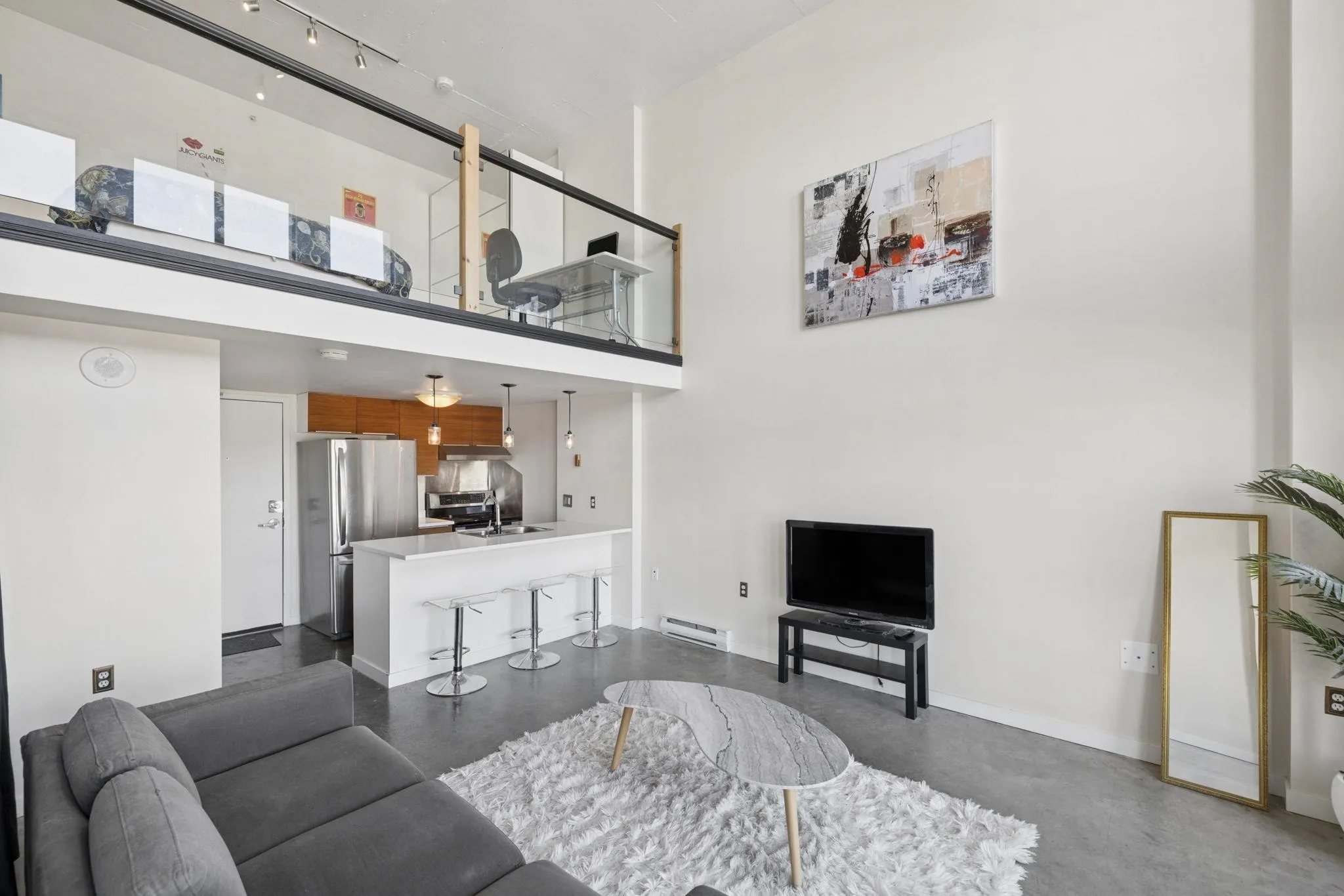 22 E Cordova Street #609