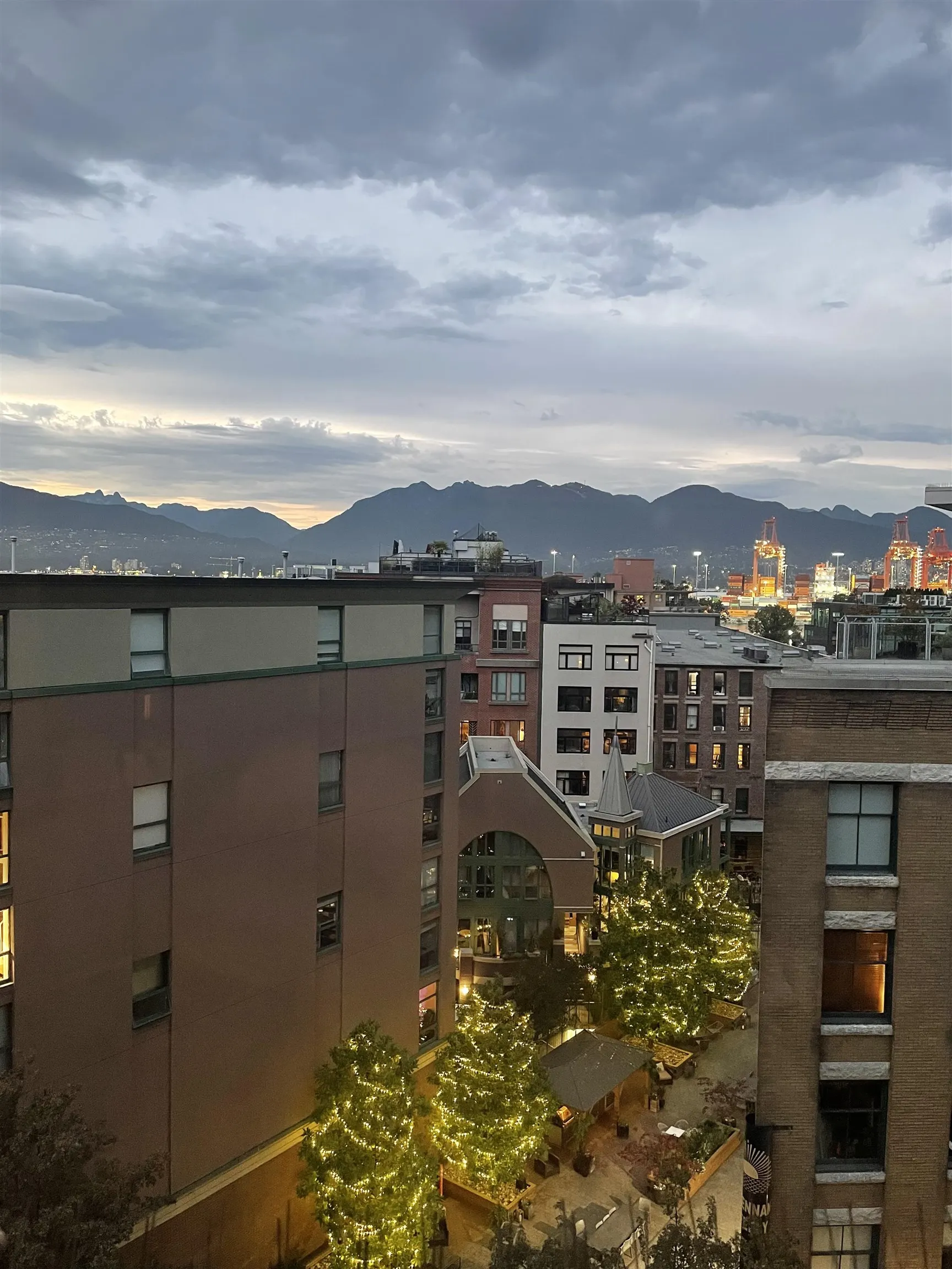 22 E Cordova Street #609