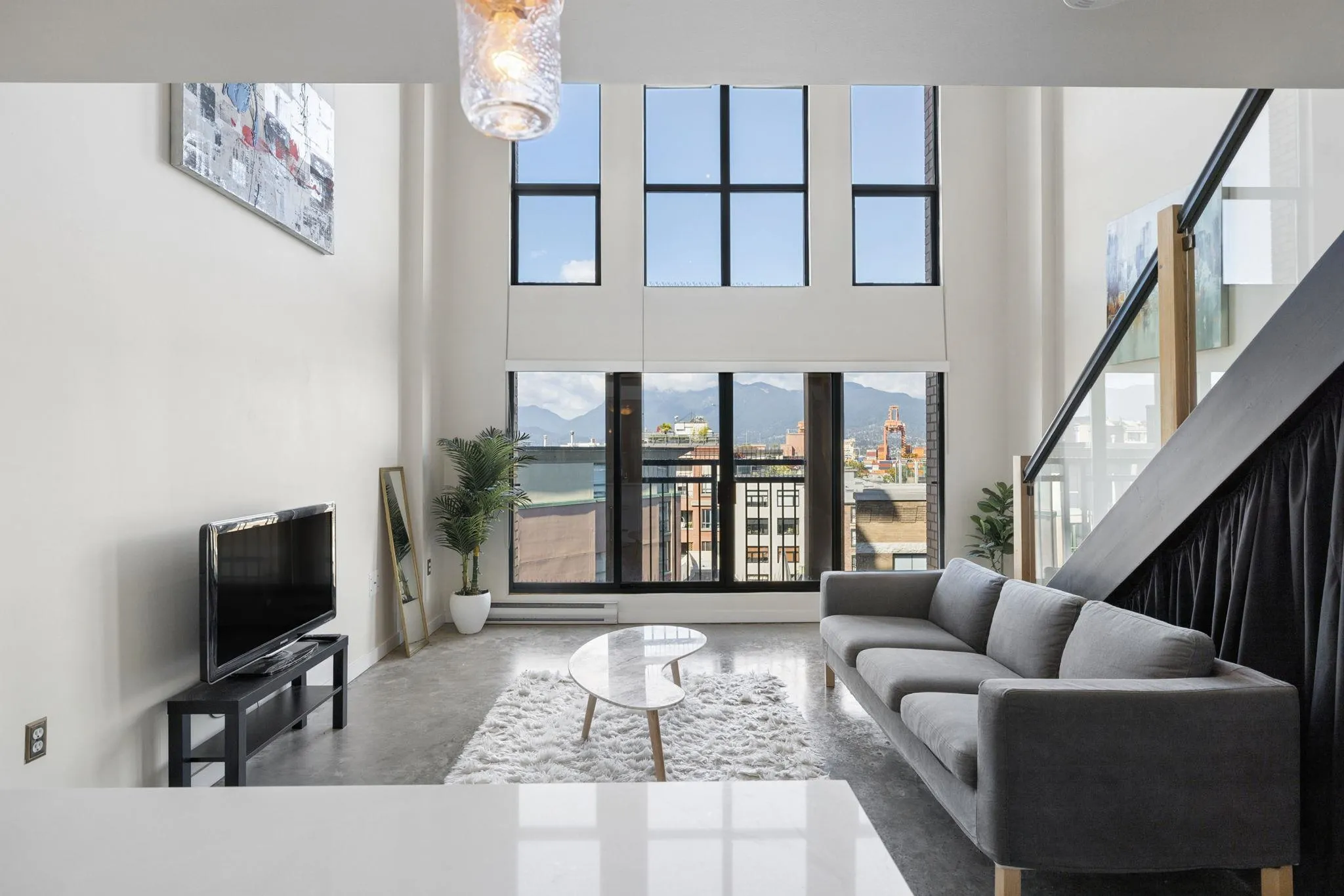 22 E Cordova Street #609