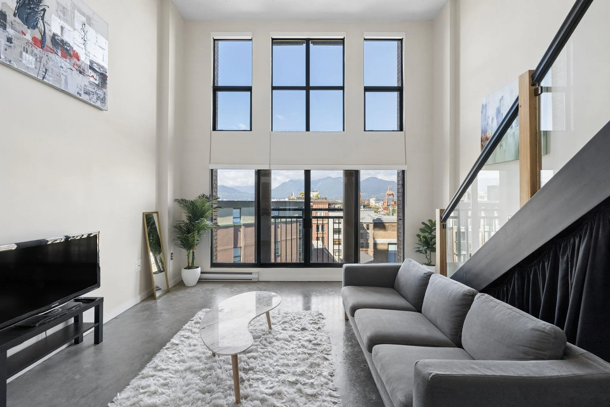 22 E Cordova Street #609