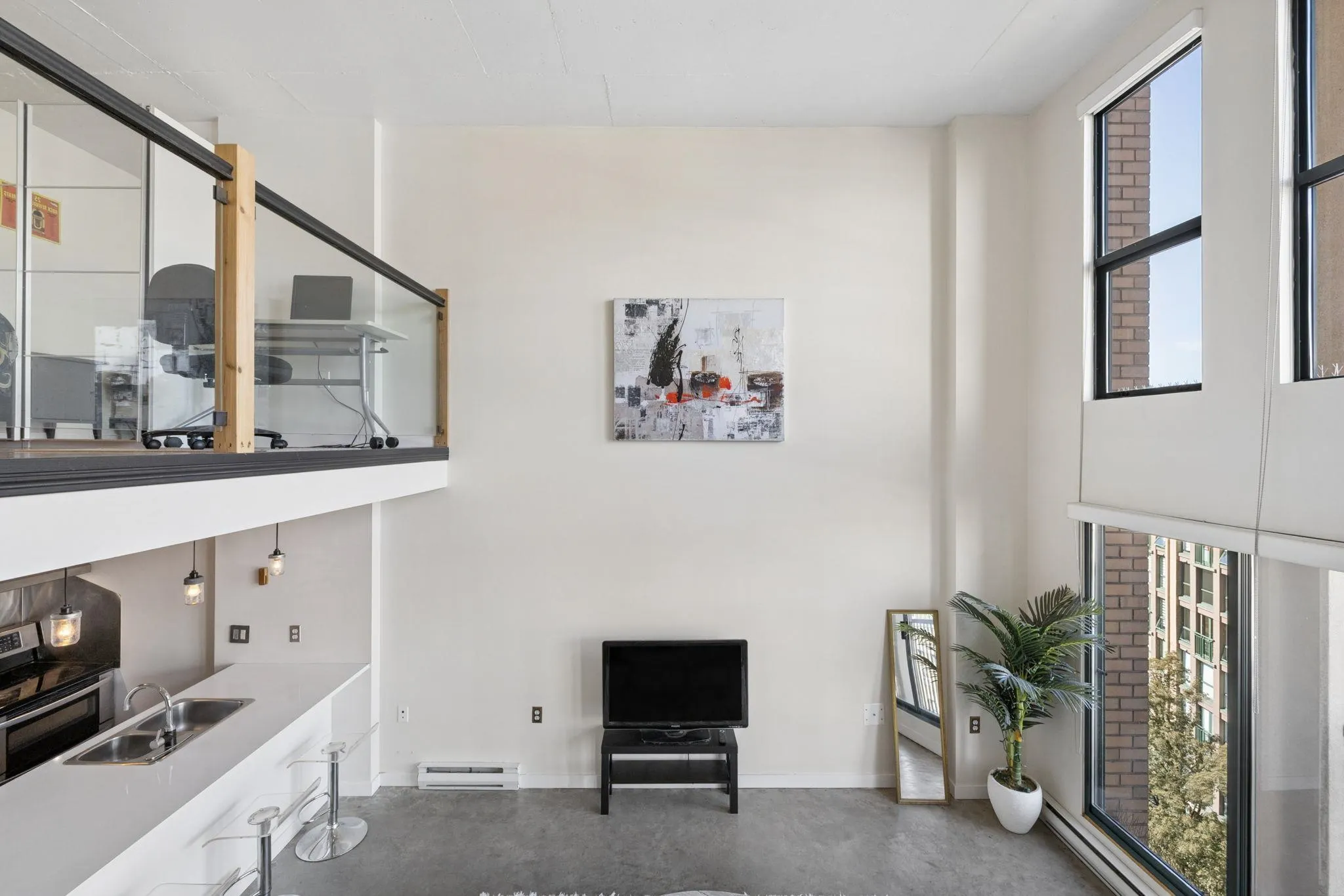 22 E Cordova Street #609