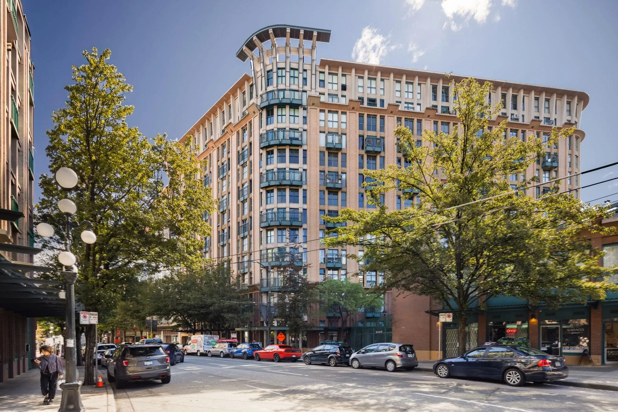 22 E Cordova Street #609