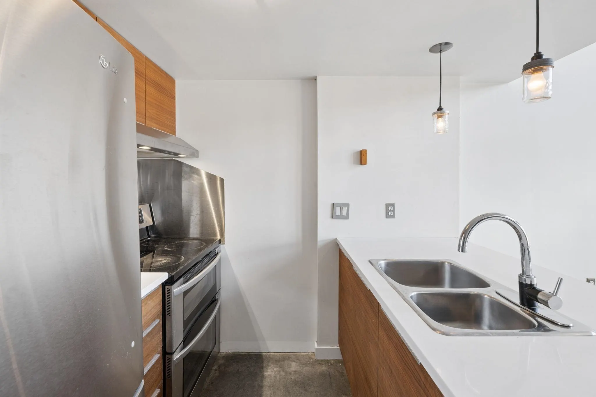 22 E Cordova Street #609