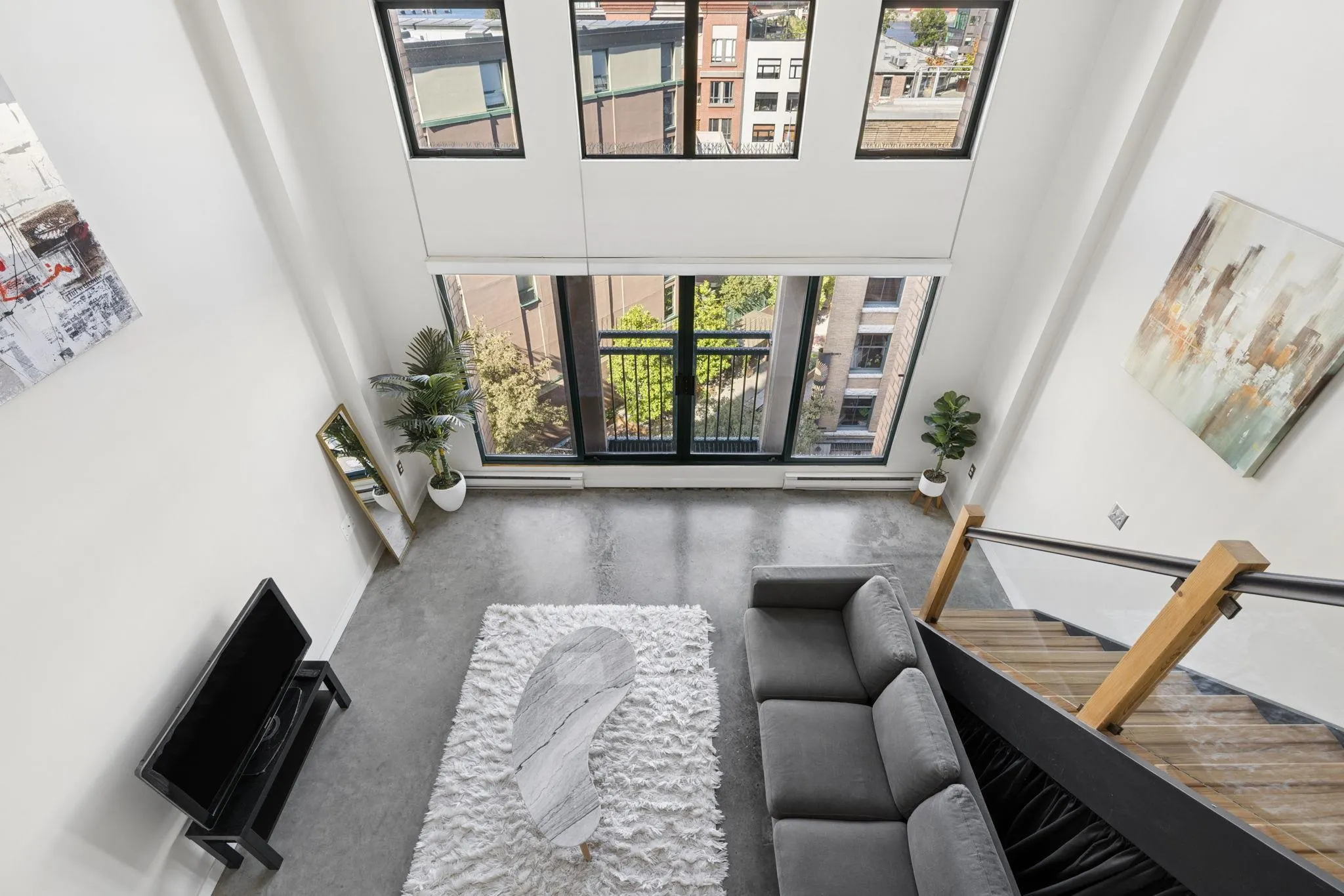 22 E Cordova Street #609