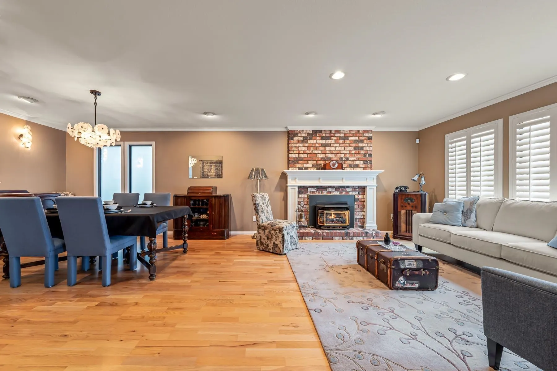 3162 Oxford Street