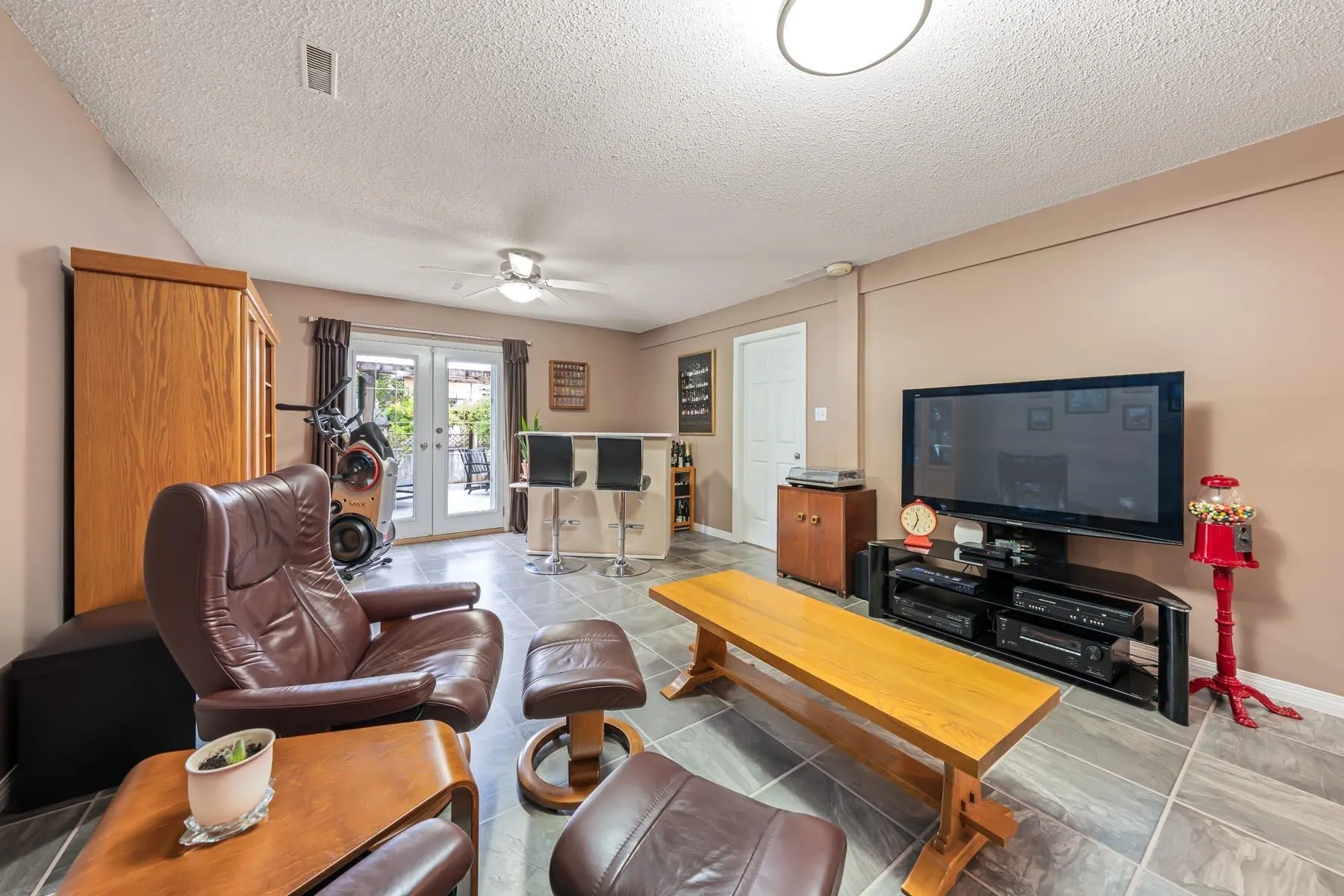 3162 Oxford Street