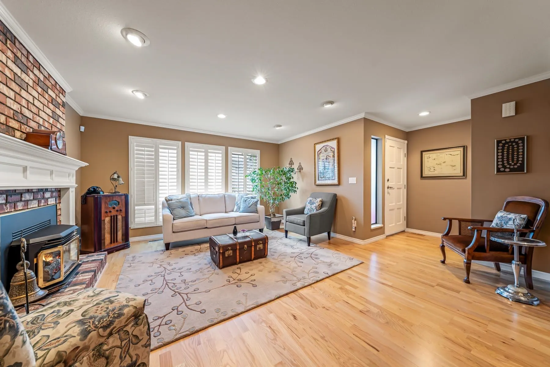 3162 Oxford Street
