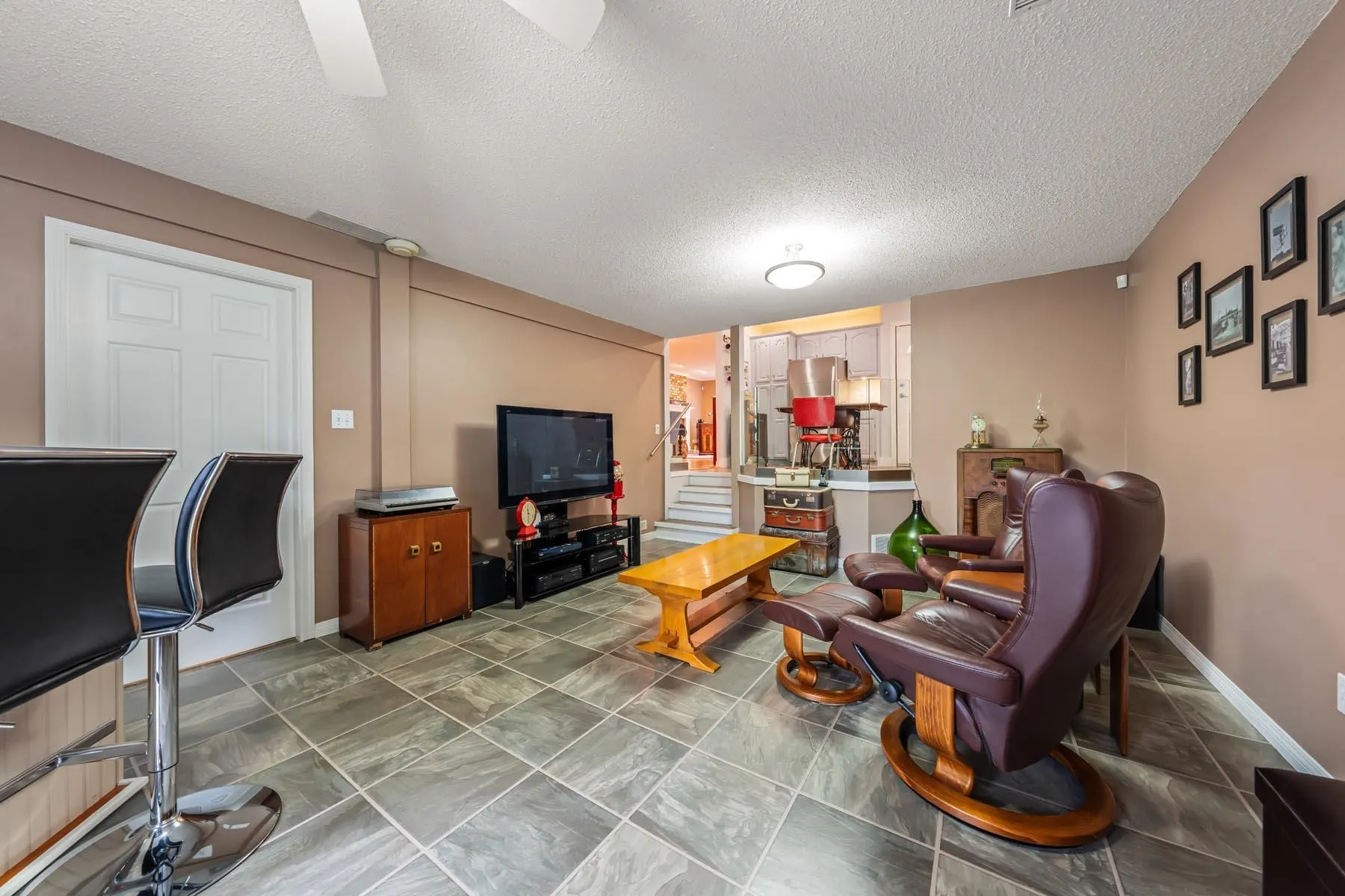 3162 Oxford Street