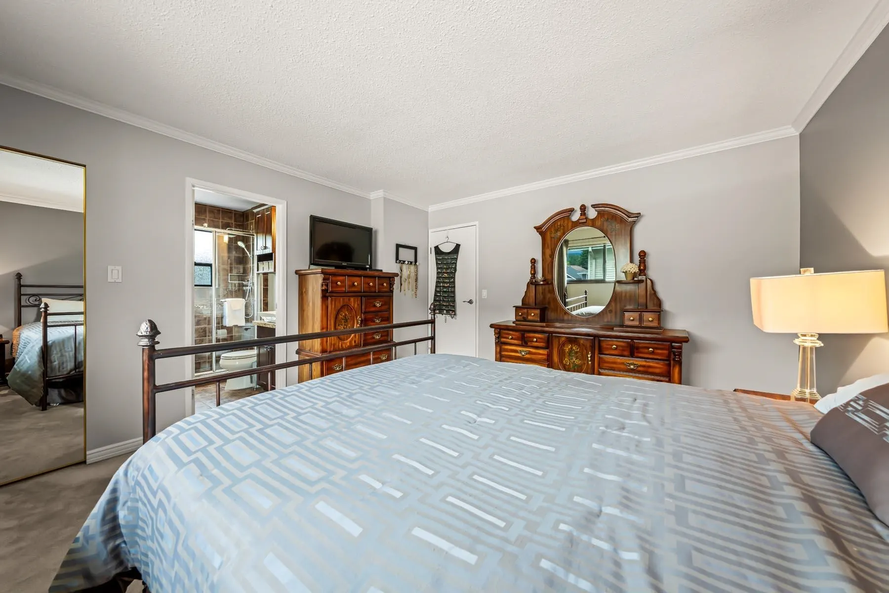 3162 Oxford Street