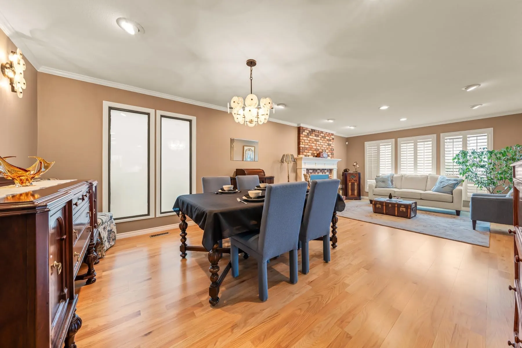3162 Oxford Street