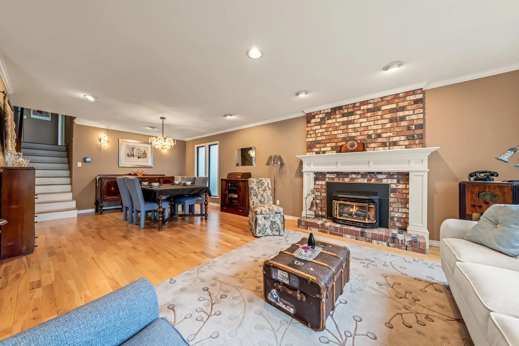 3162 Oxford Street