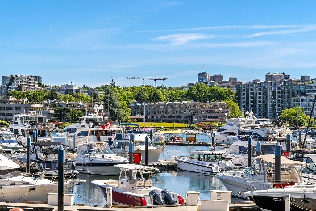 193 Aquarius Mews #3302