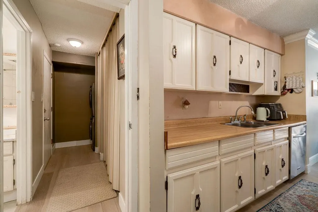 2190 W 8th Avenue #102