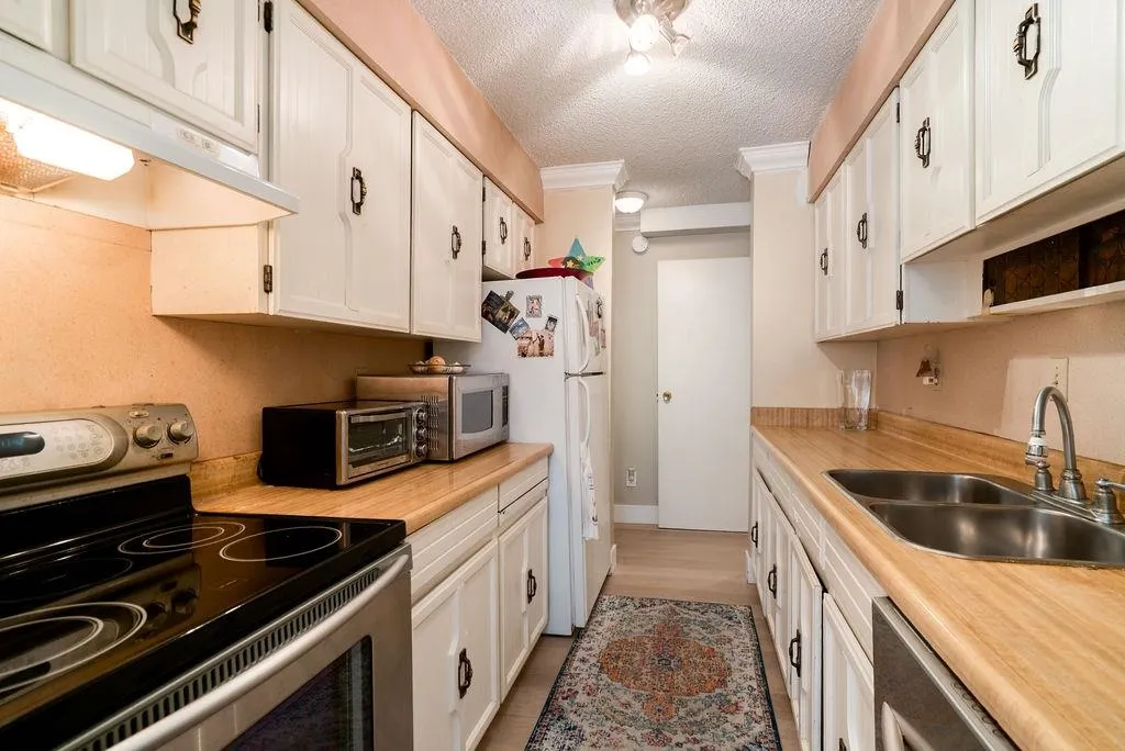2190 W 8th Avenue #102