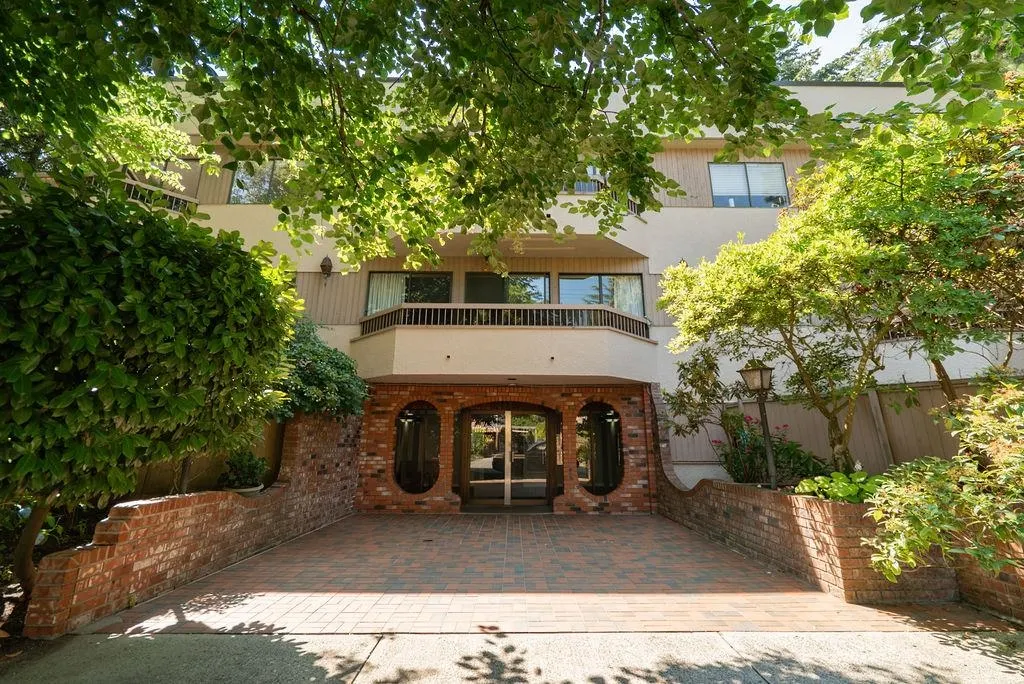 2190 W 8th Avenue #102