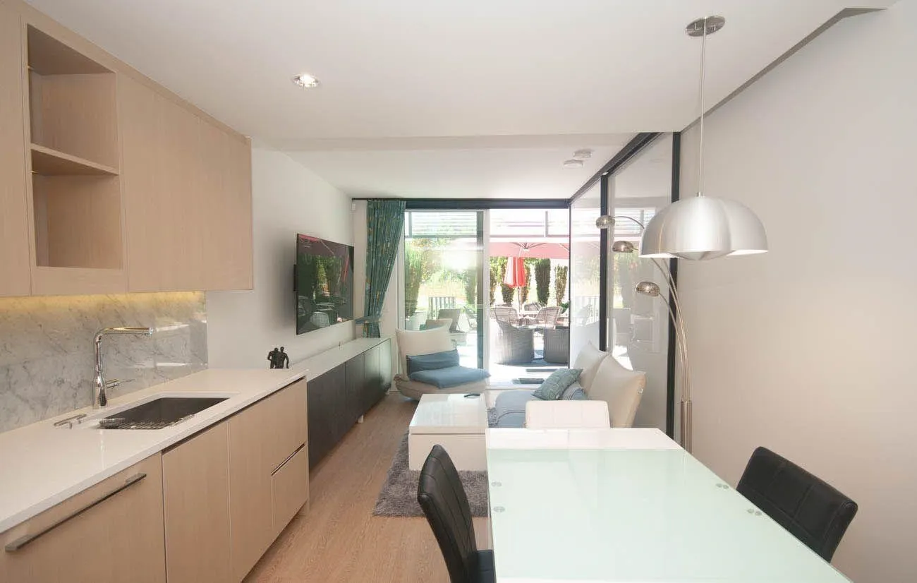 89 Nelson Street #202