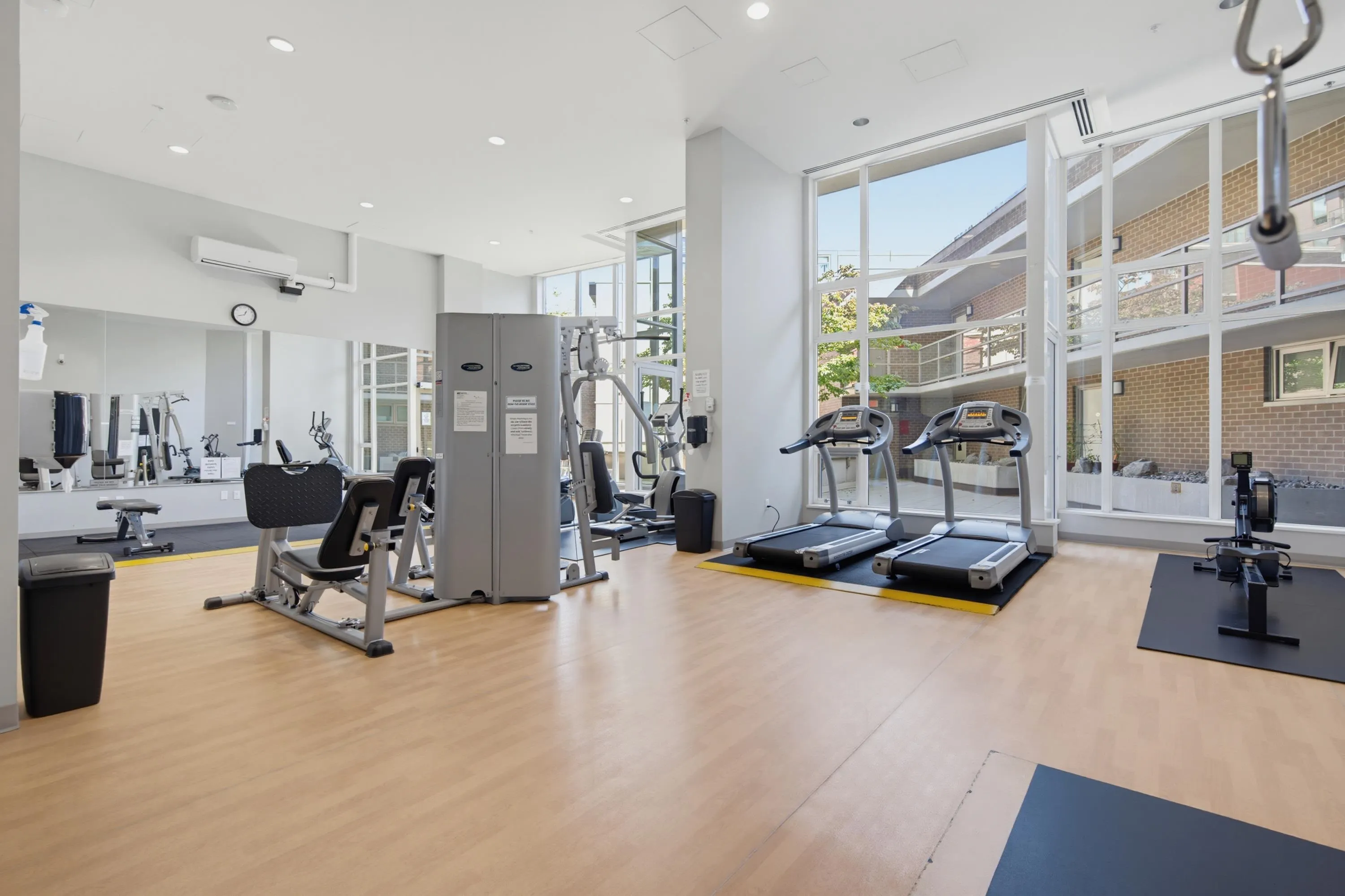 445 W 2nd Avenue #211