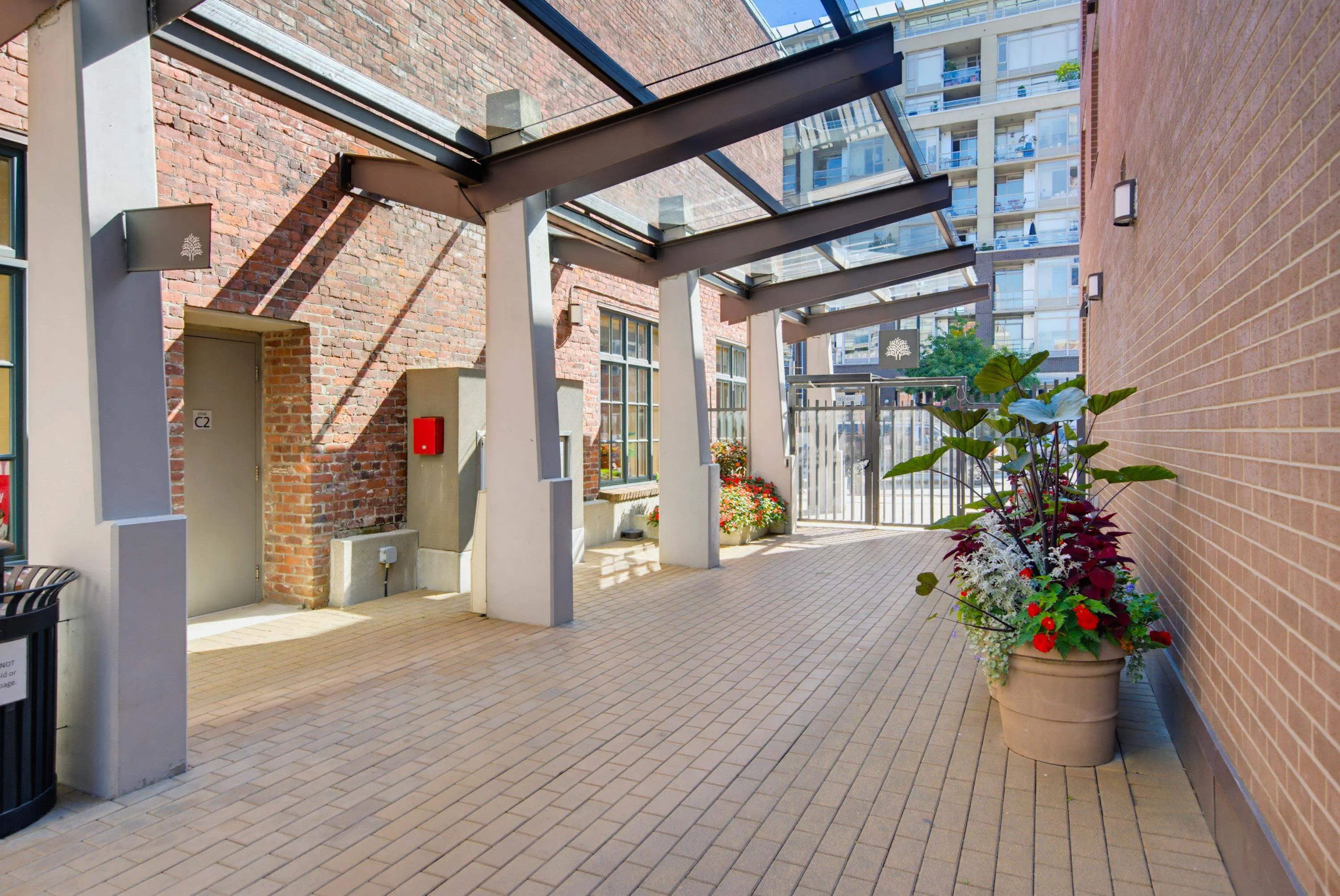 445 W 2nd Avenue #211