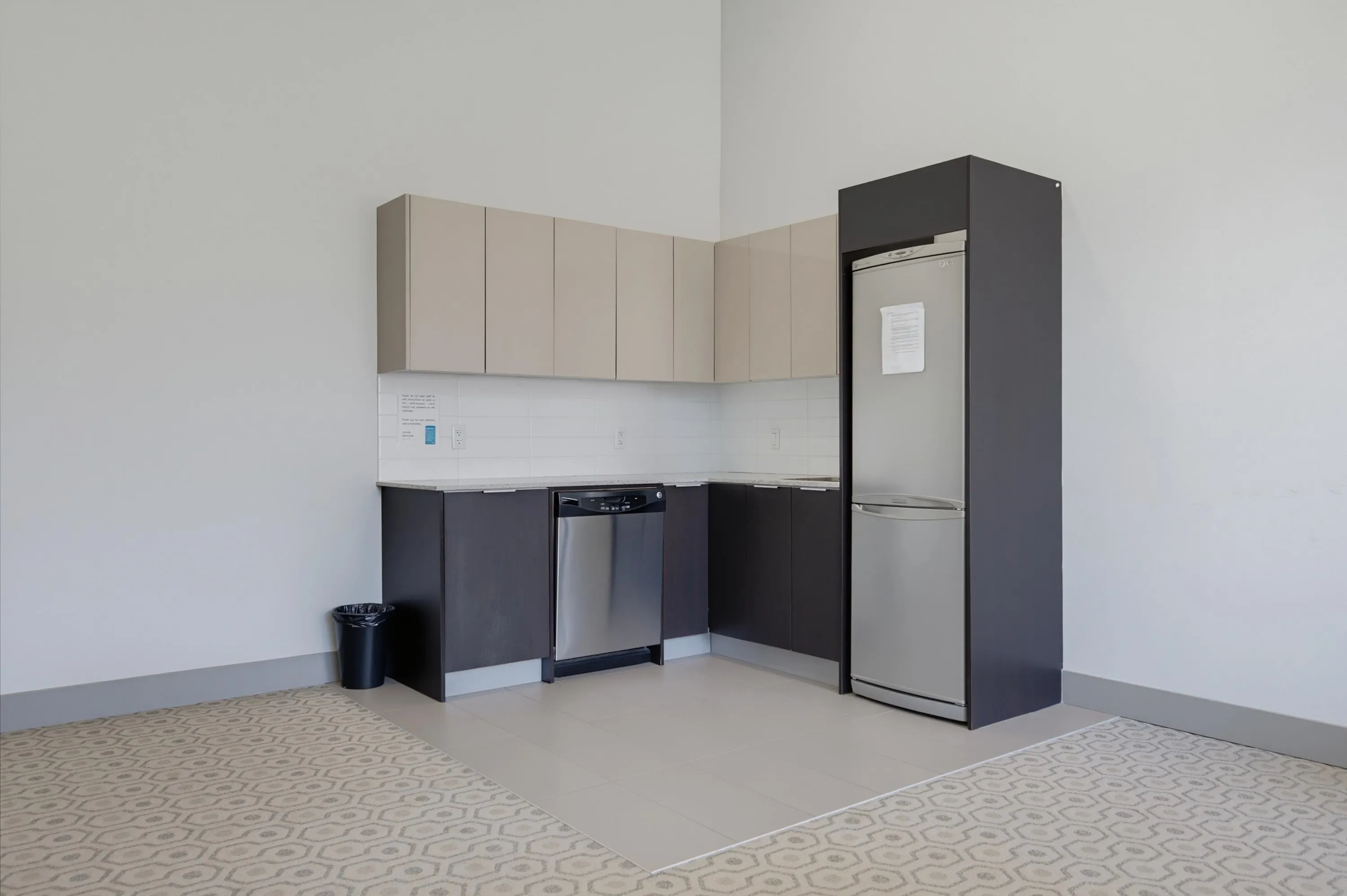 445 W 2nd Avenue #211