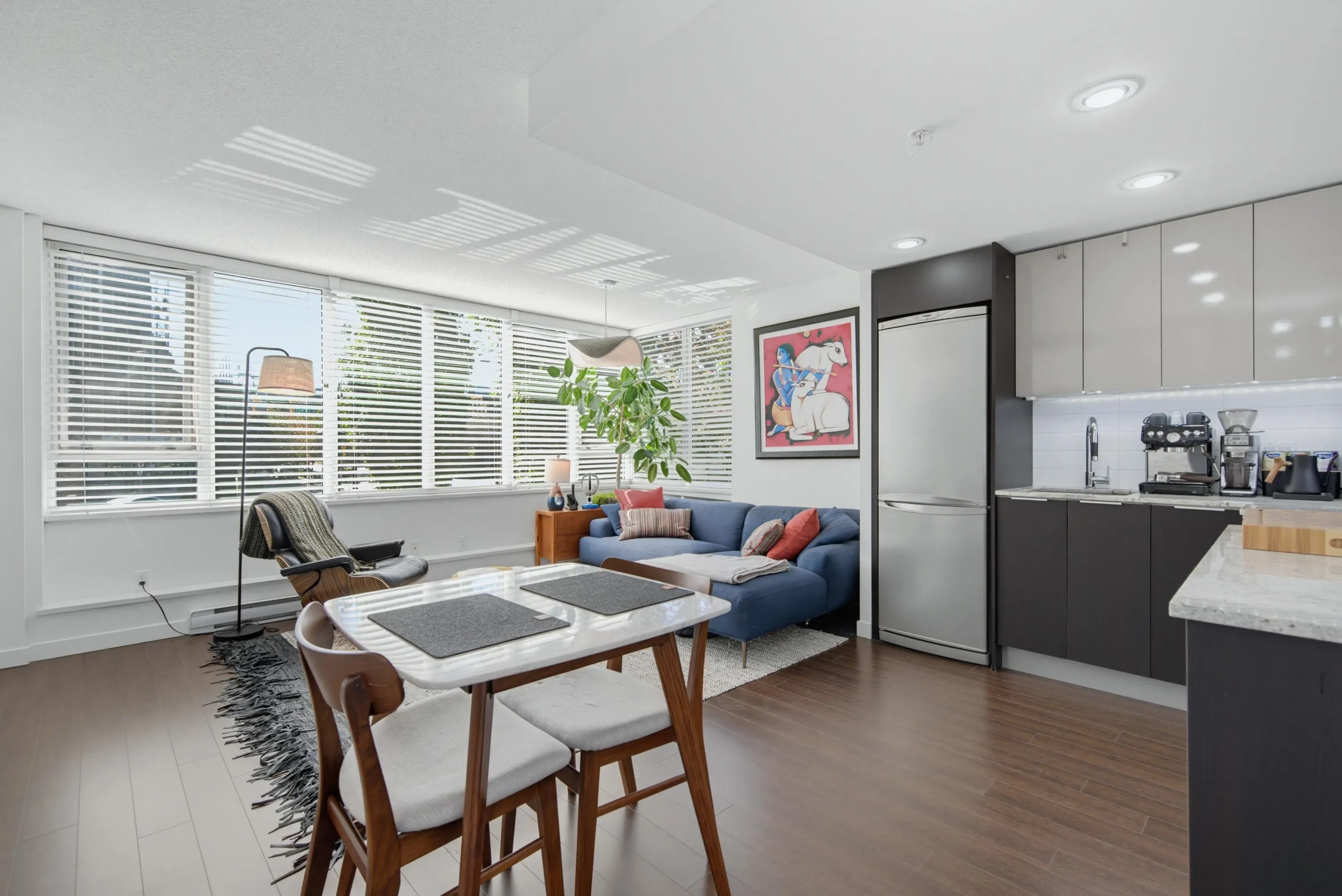445 W 2nd Avenue #211