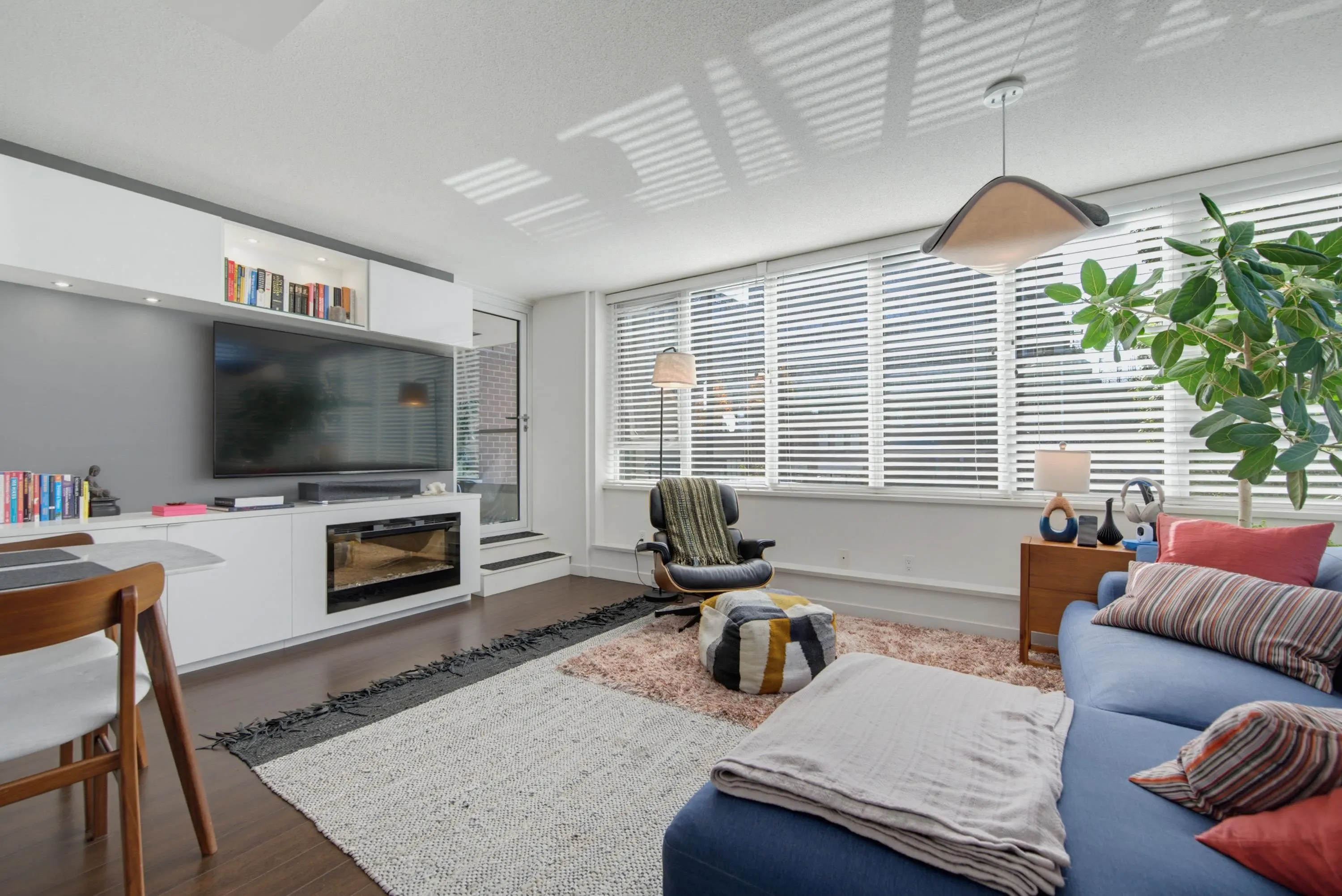 445 W 2nd Avenue #211