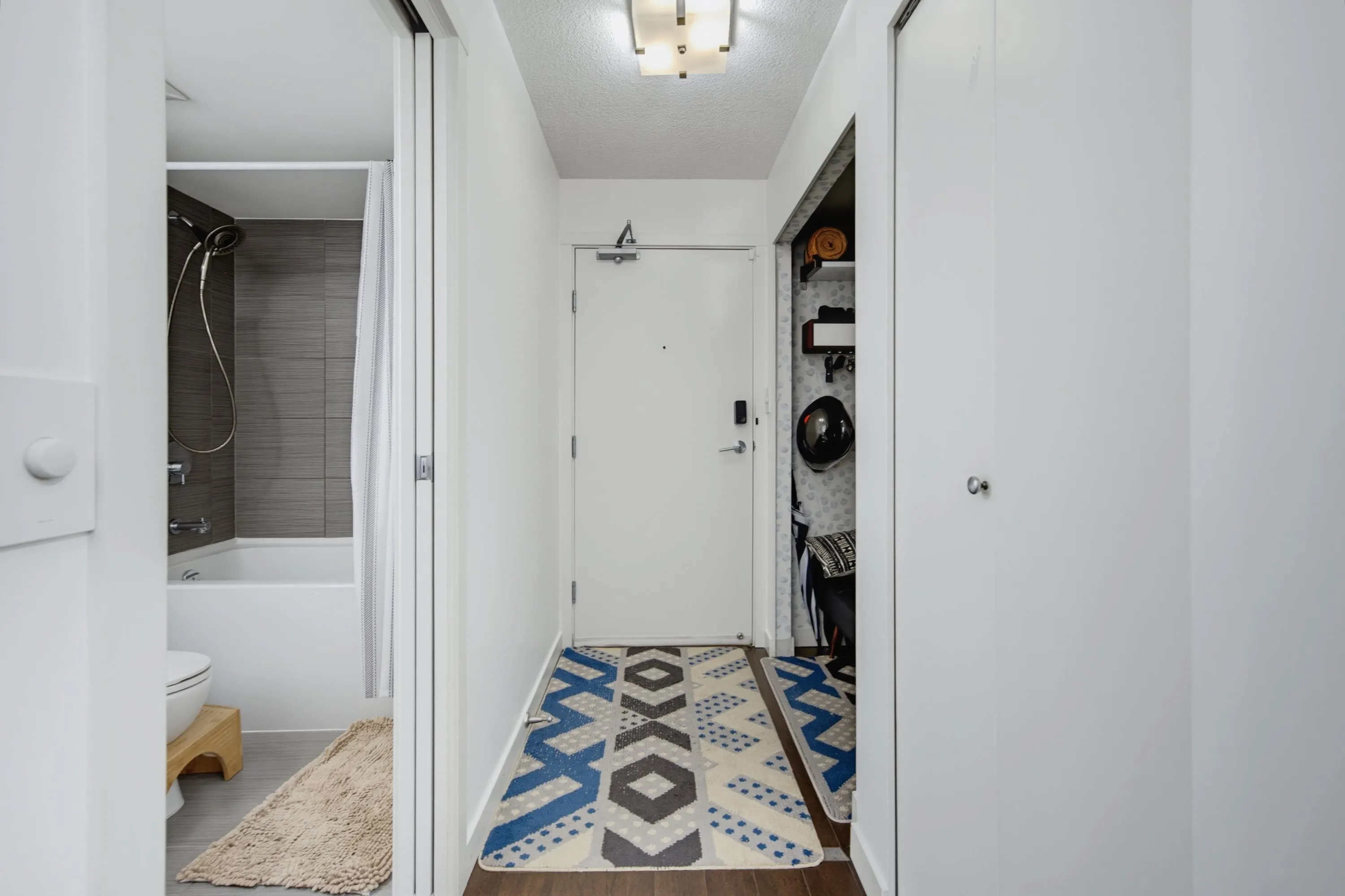 445 W 2nd Avenue #211