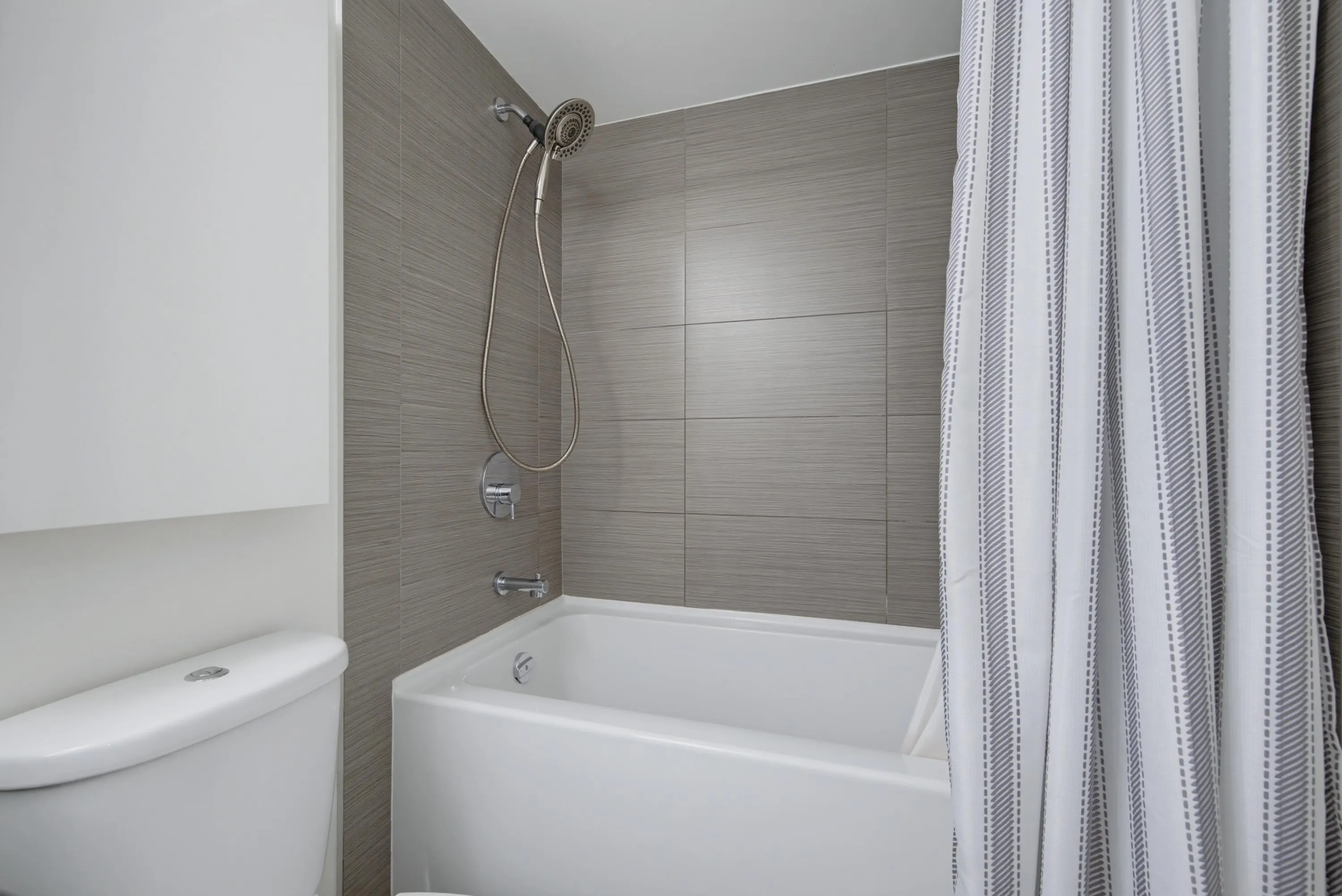445 W 2nd Avenue #211