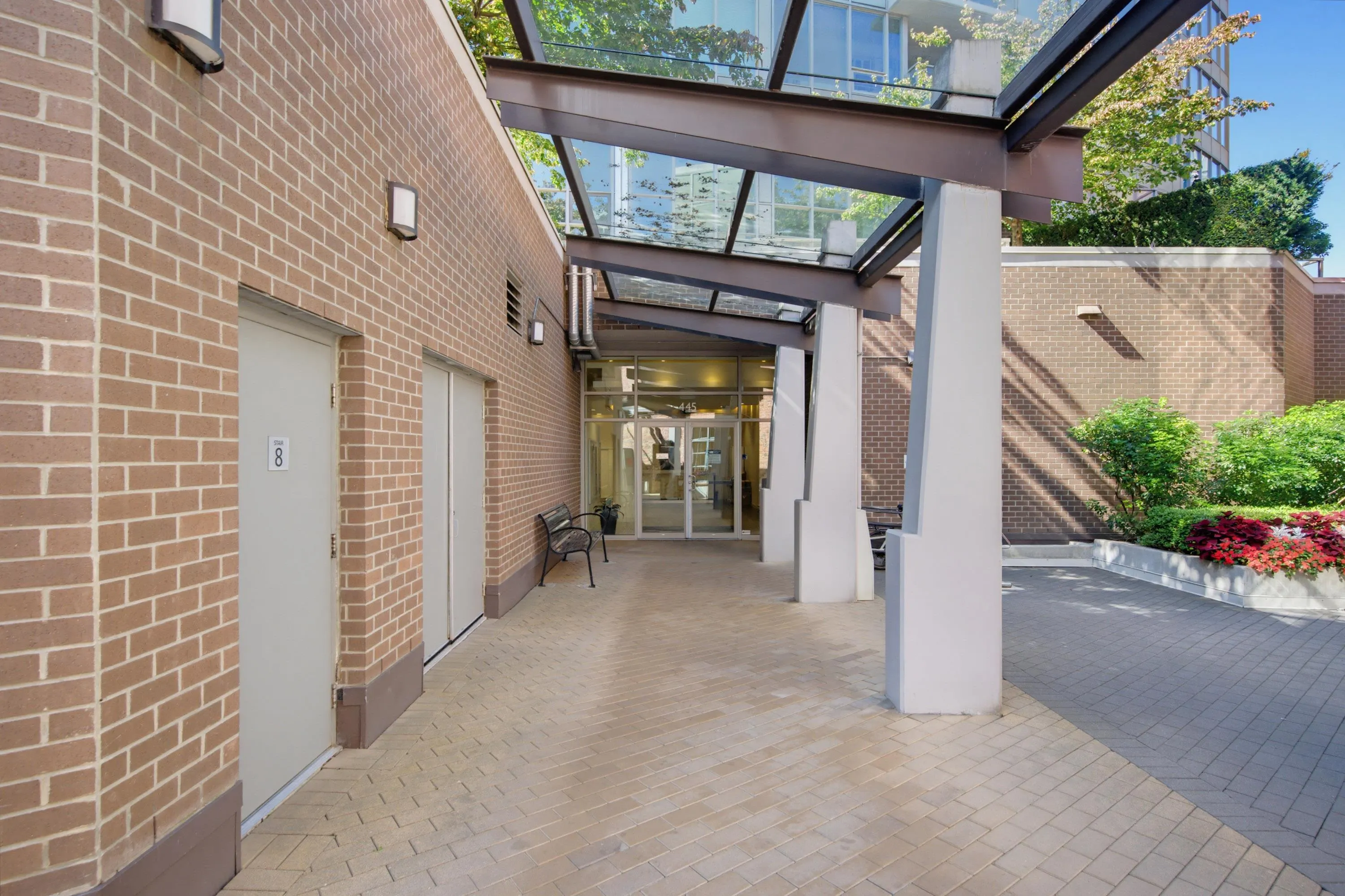 445 W 2nd Avenue #211