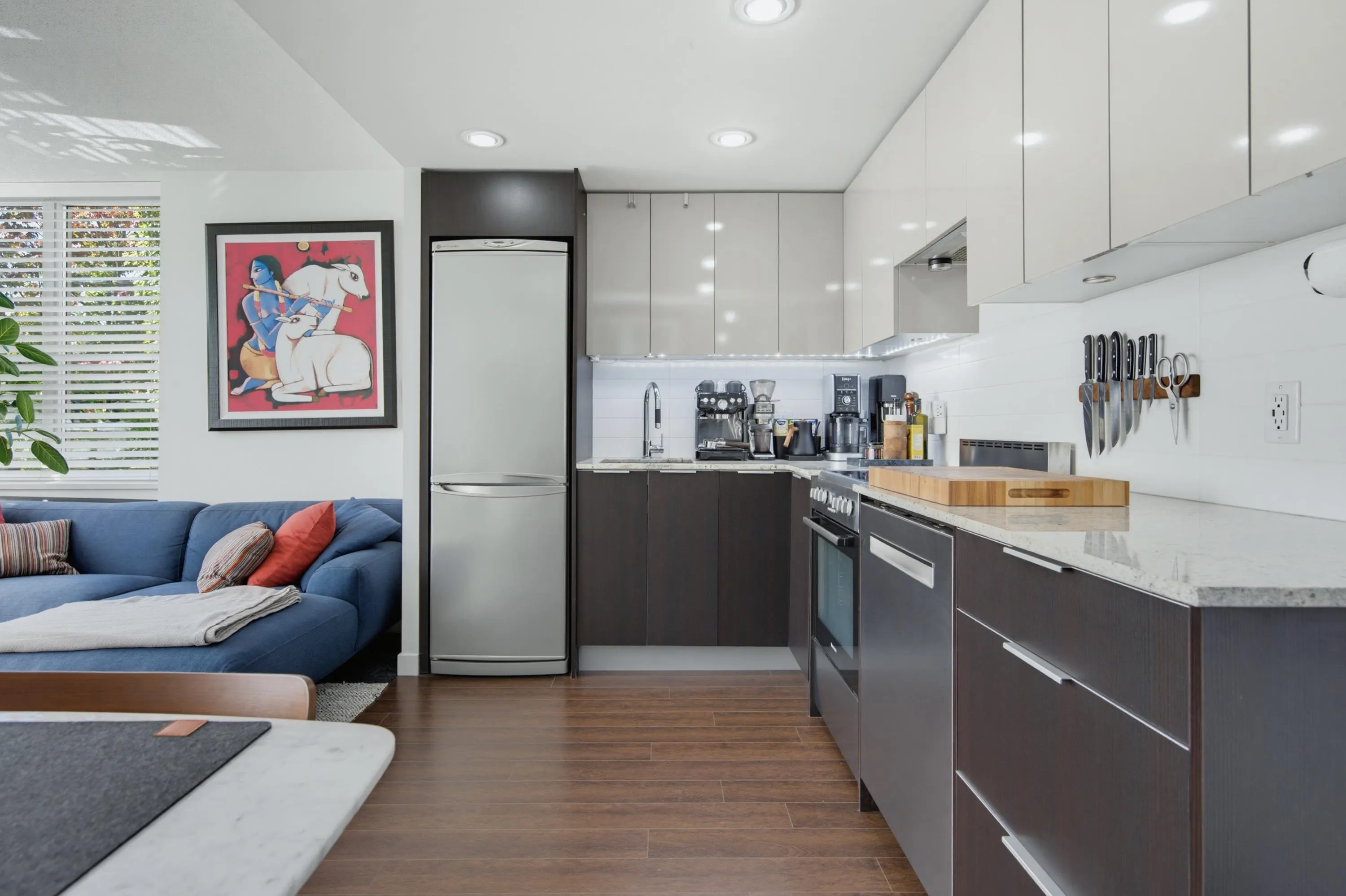 445 W 2nd Avenue #211