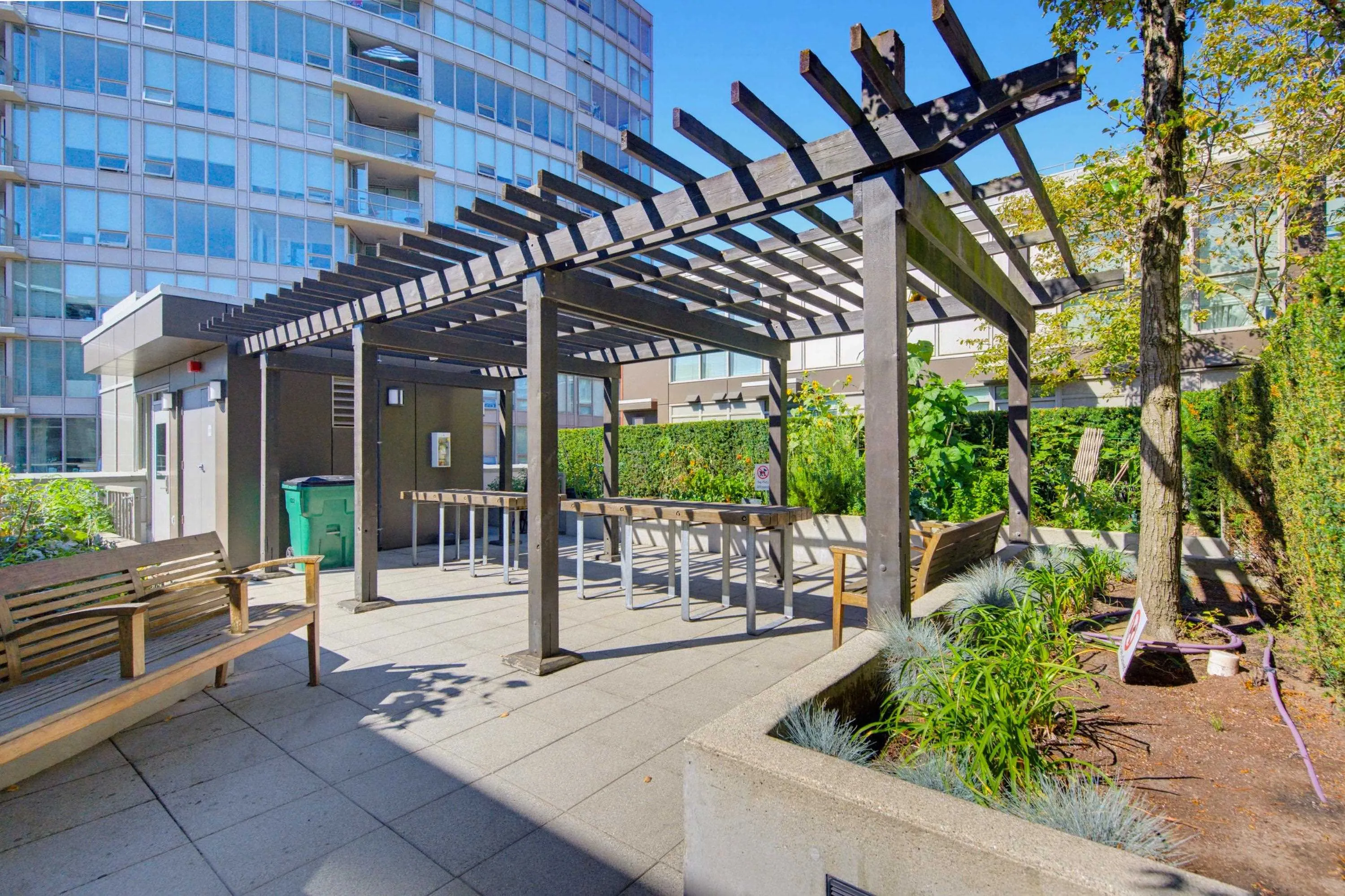 445 W 2nd Avenue #211