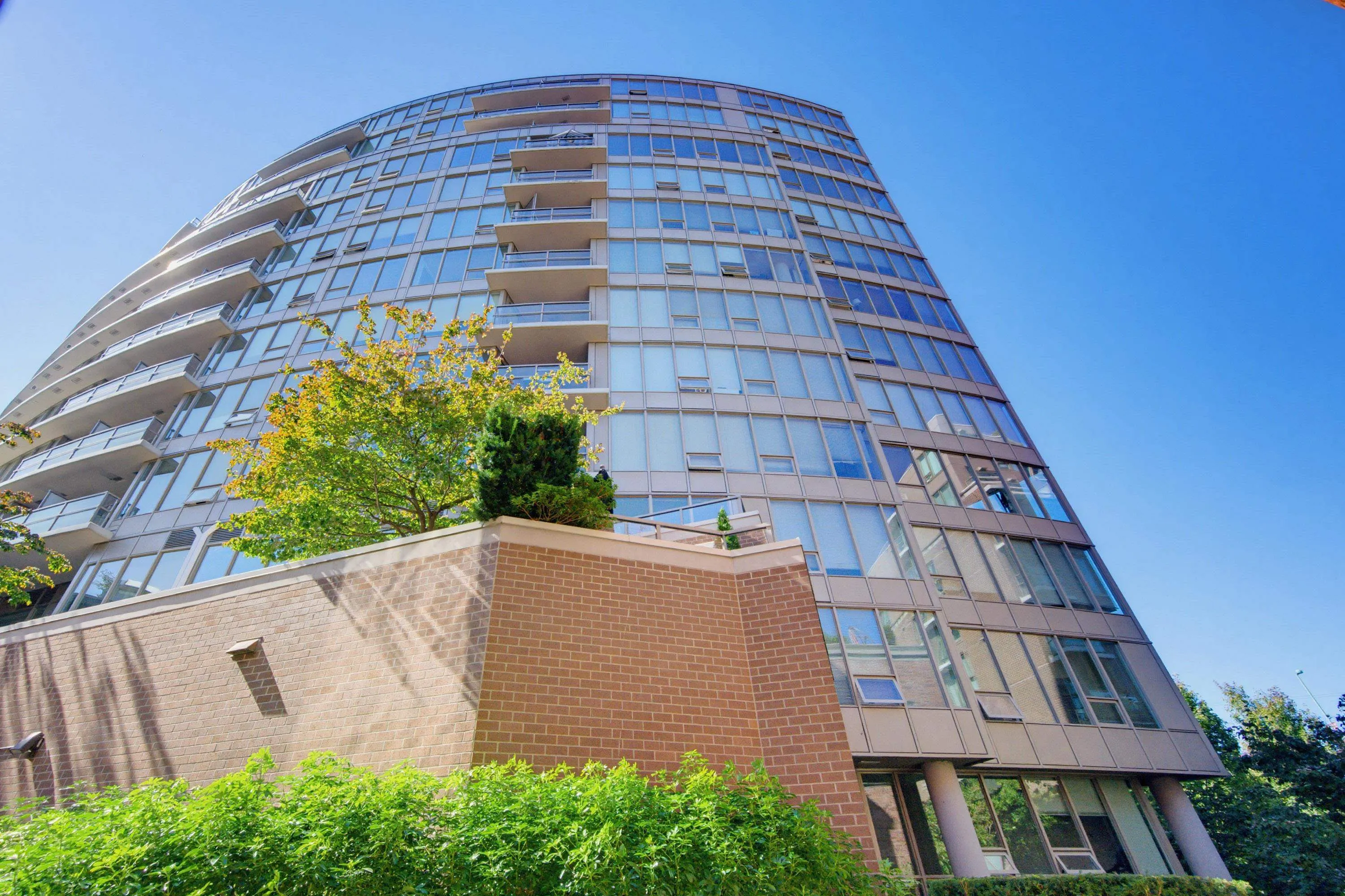 445 W 2nd Avenue #211