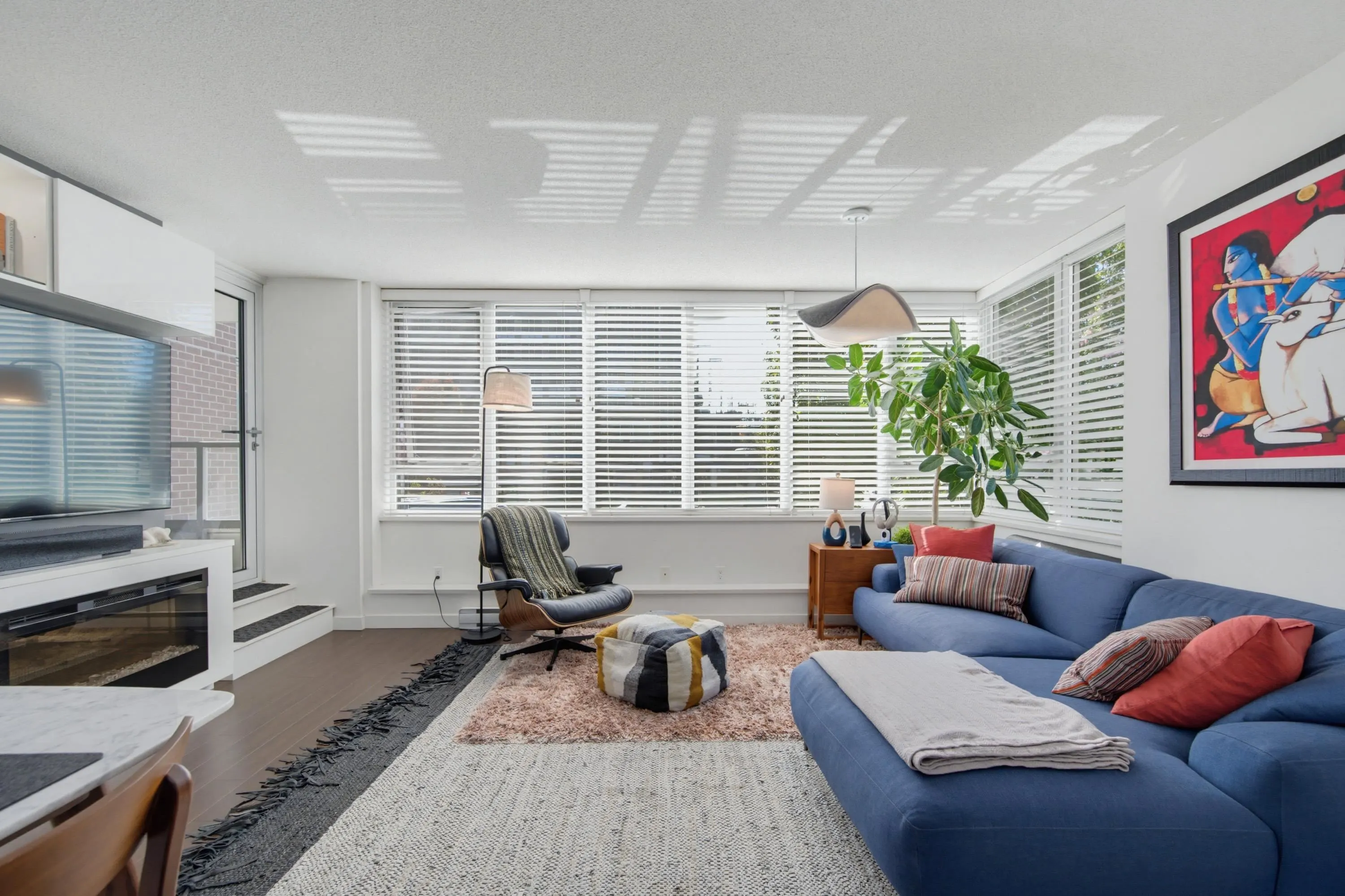 445 W 2nd Avenue #211