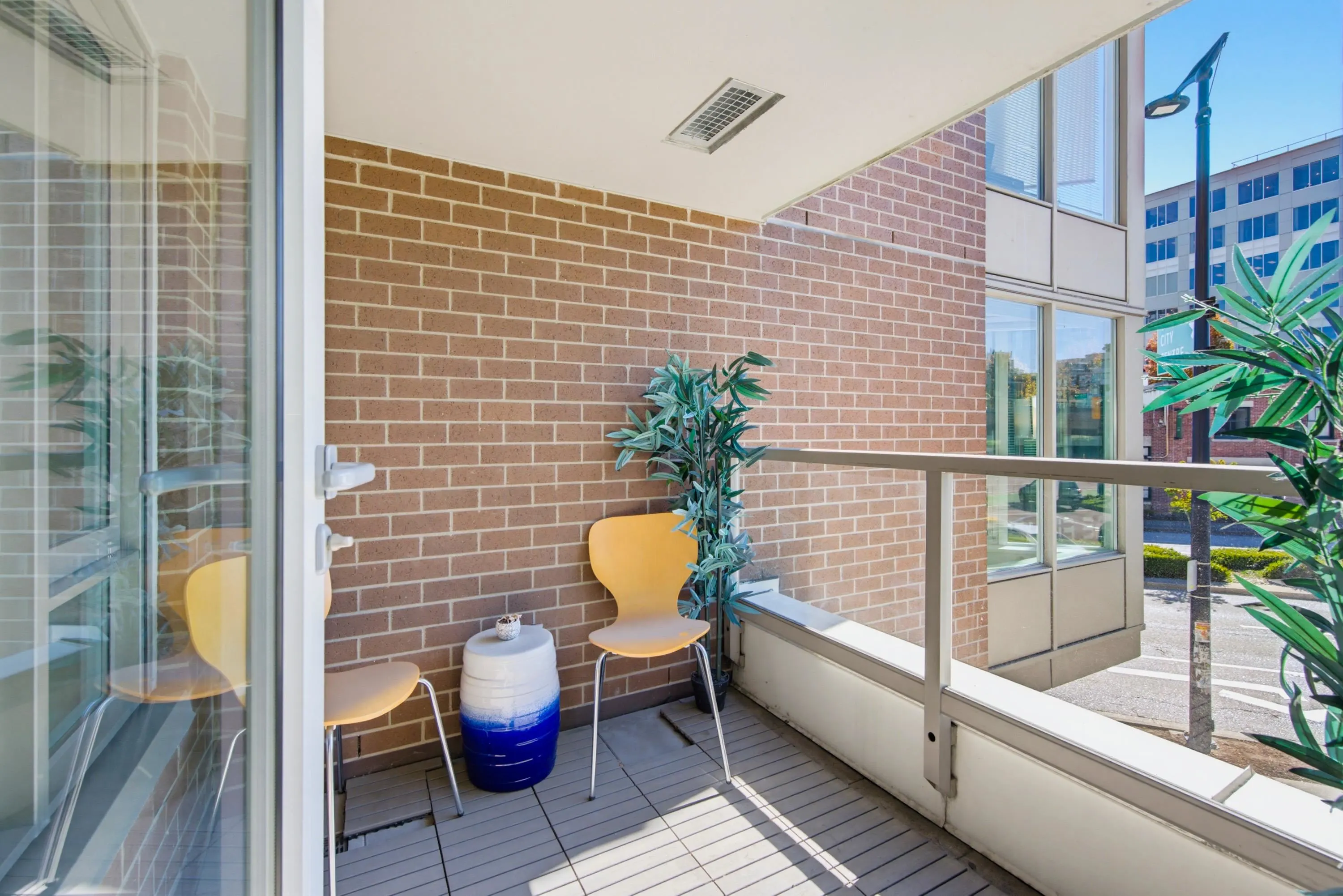 445 W 2nd Avenue #211