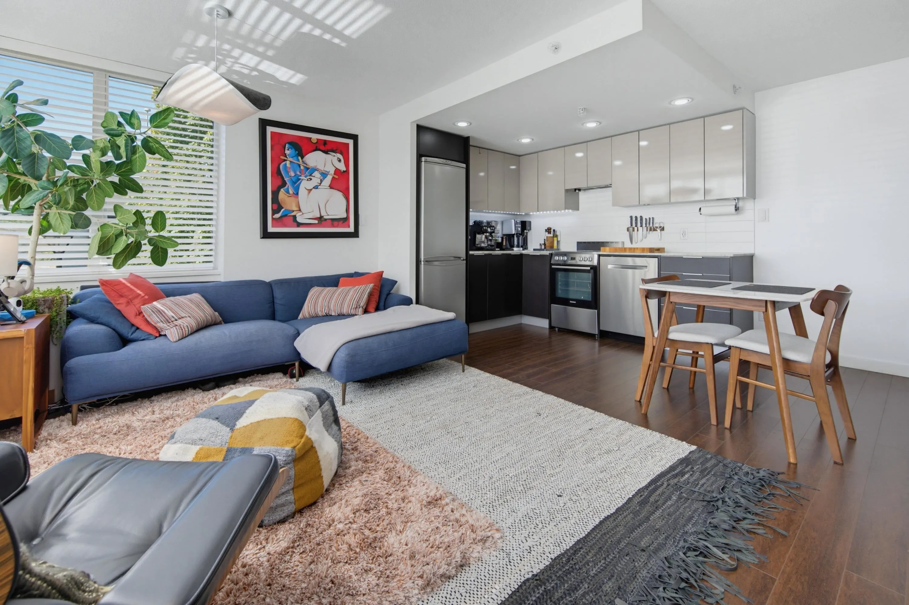 445 W 2nd Avenue #211