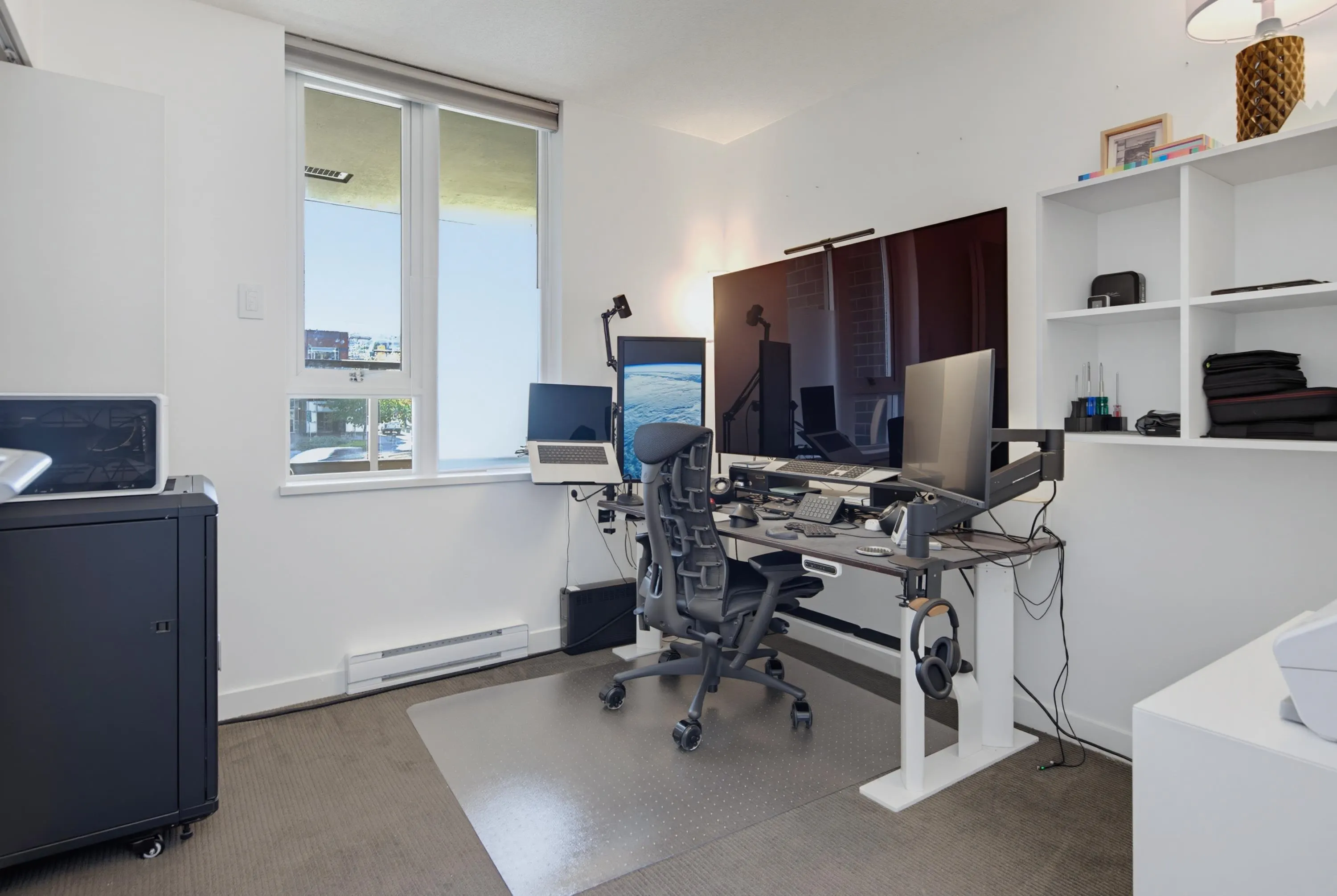 445 W 2nd Avenue #211