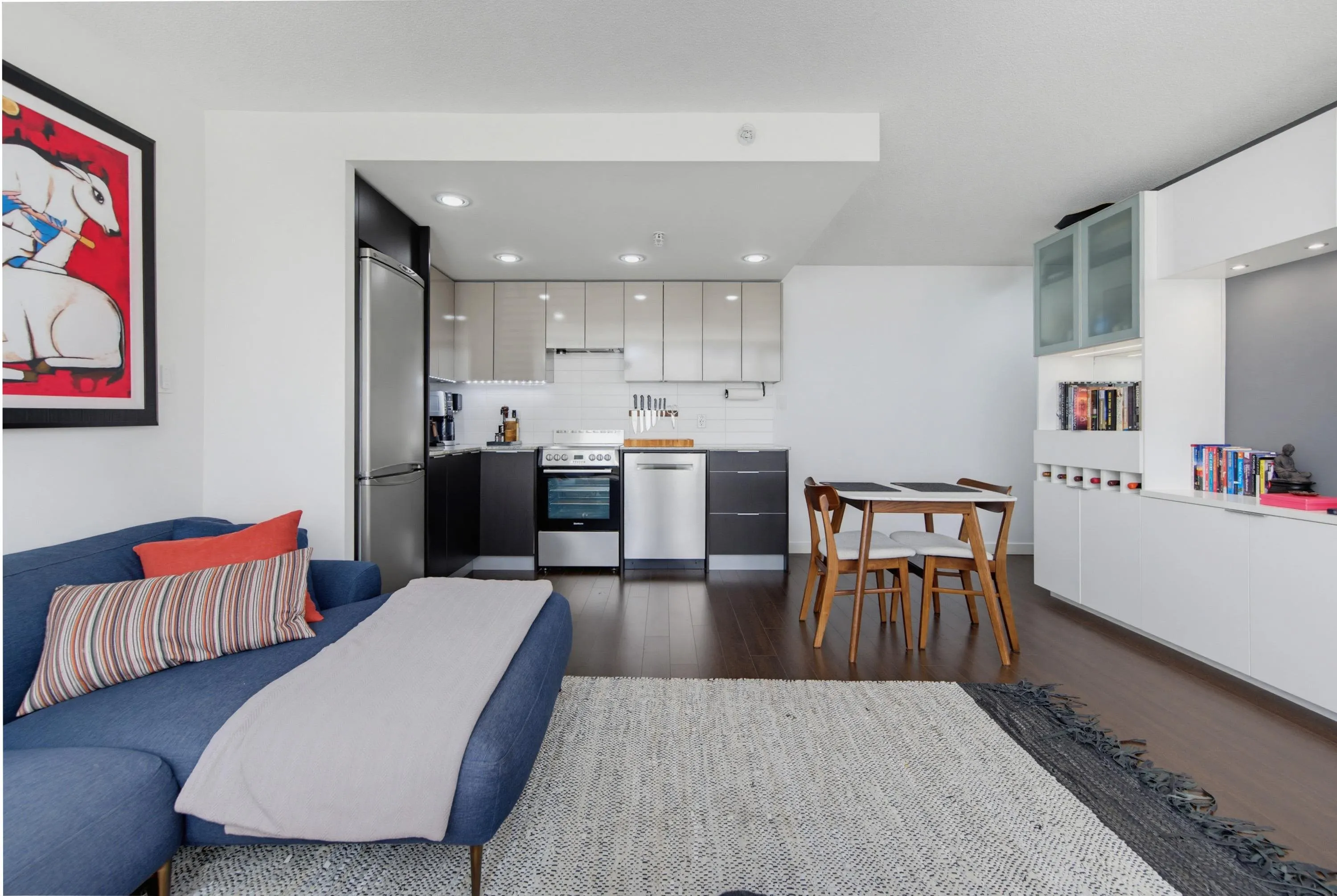 445 W 2nd Avenue #211