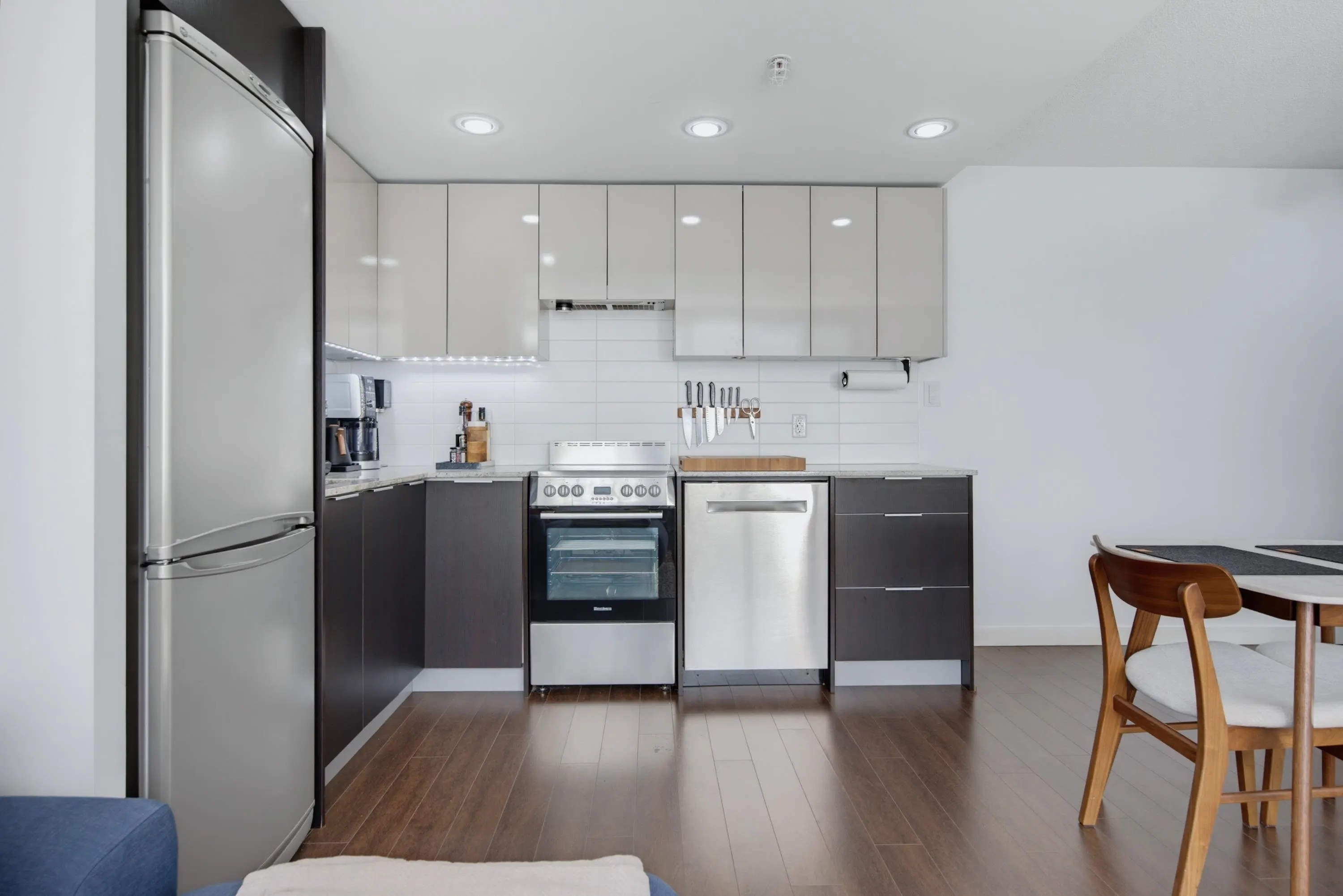 445 W 2nd Avenue #211