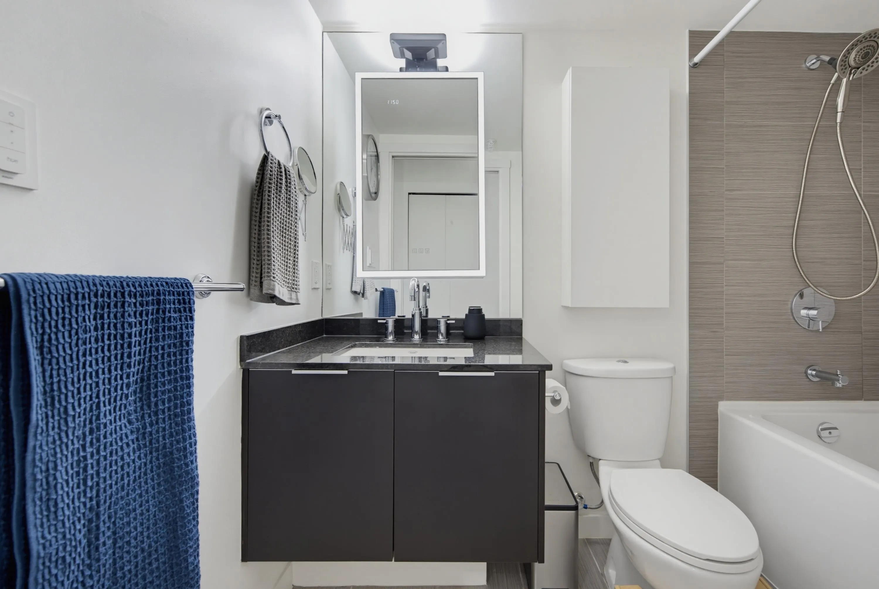 445 W 2nd Avenue #211