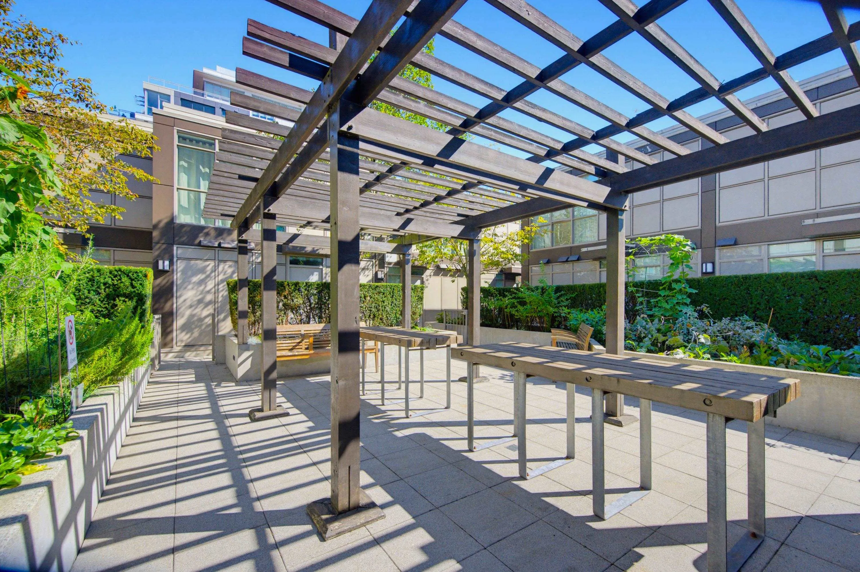 445 W 2nd Avenue #211