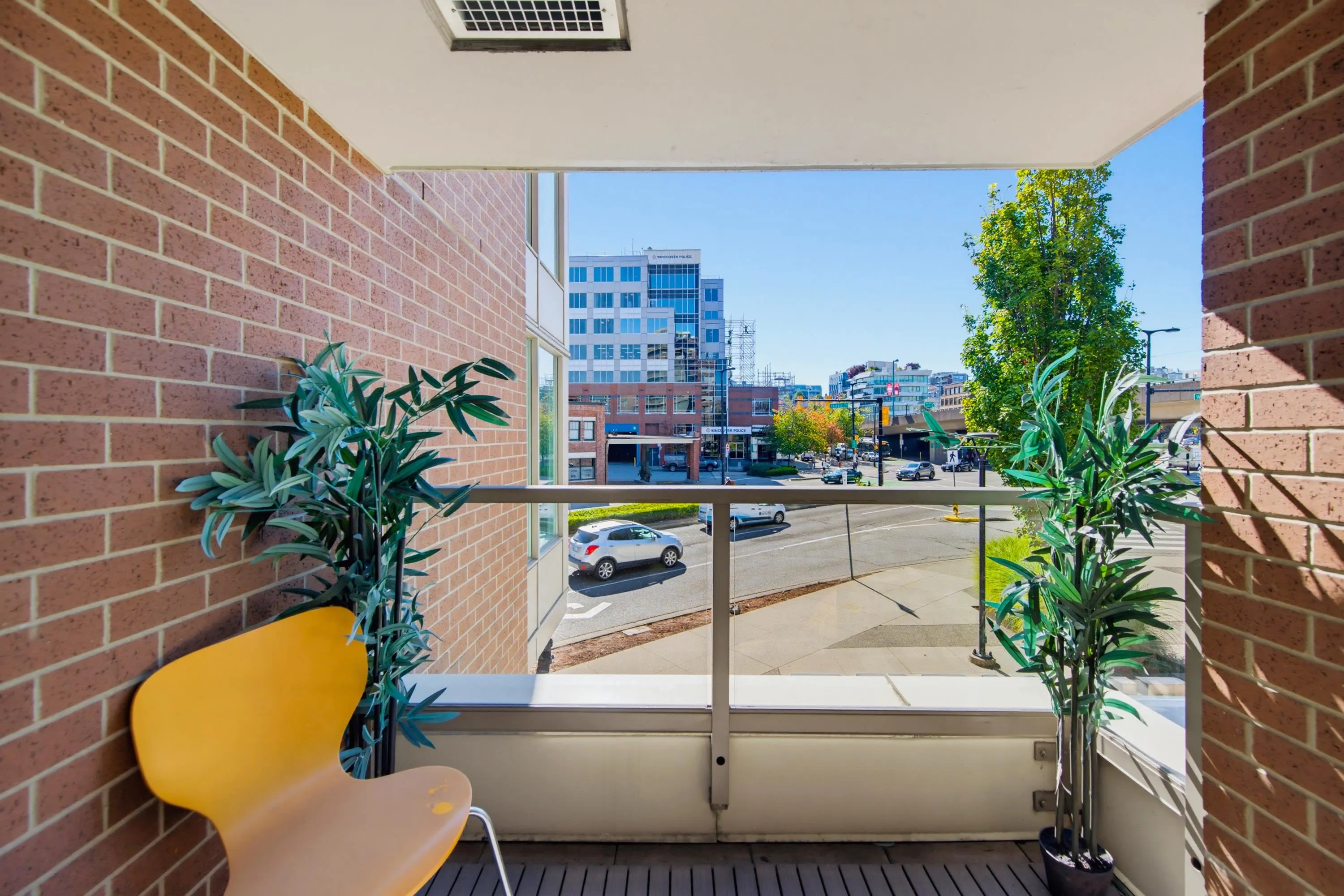 445 W 2nd Avenue #211