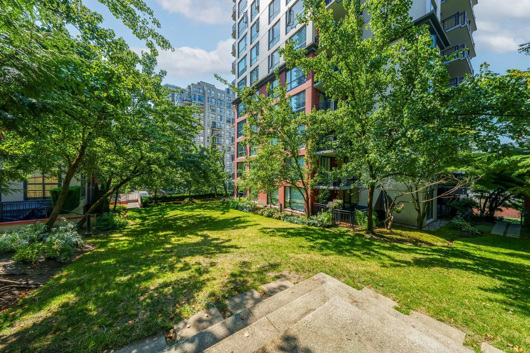 813 Agnes Street #601