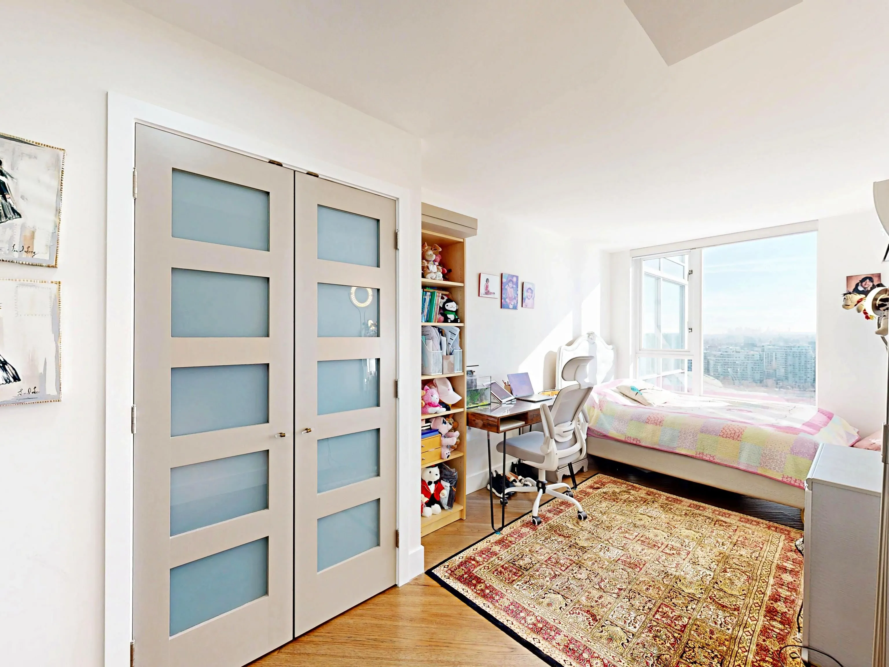 1033 Marinaside Crescent #2706