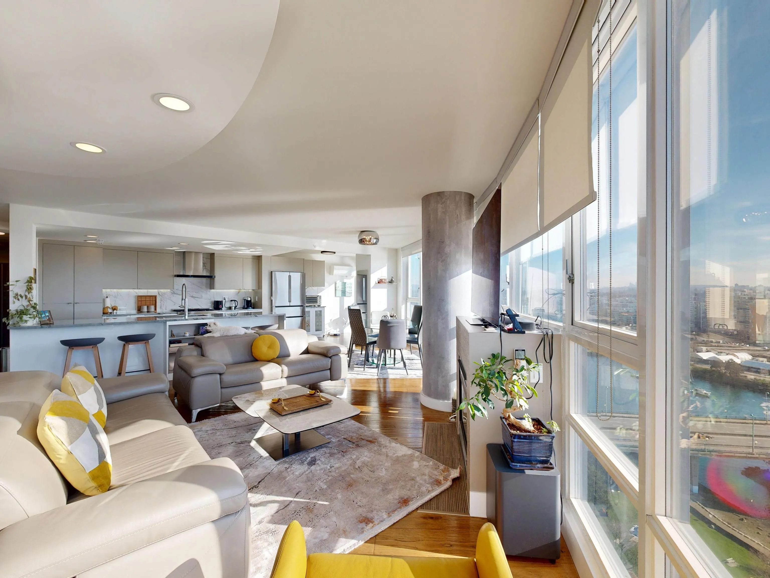 1033 Marinaside Crescent #2706
