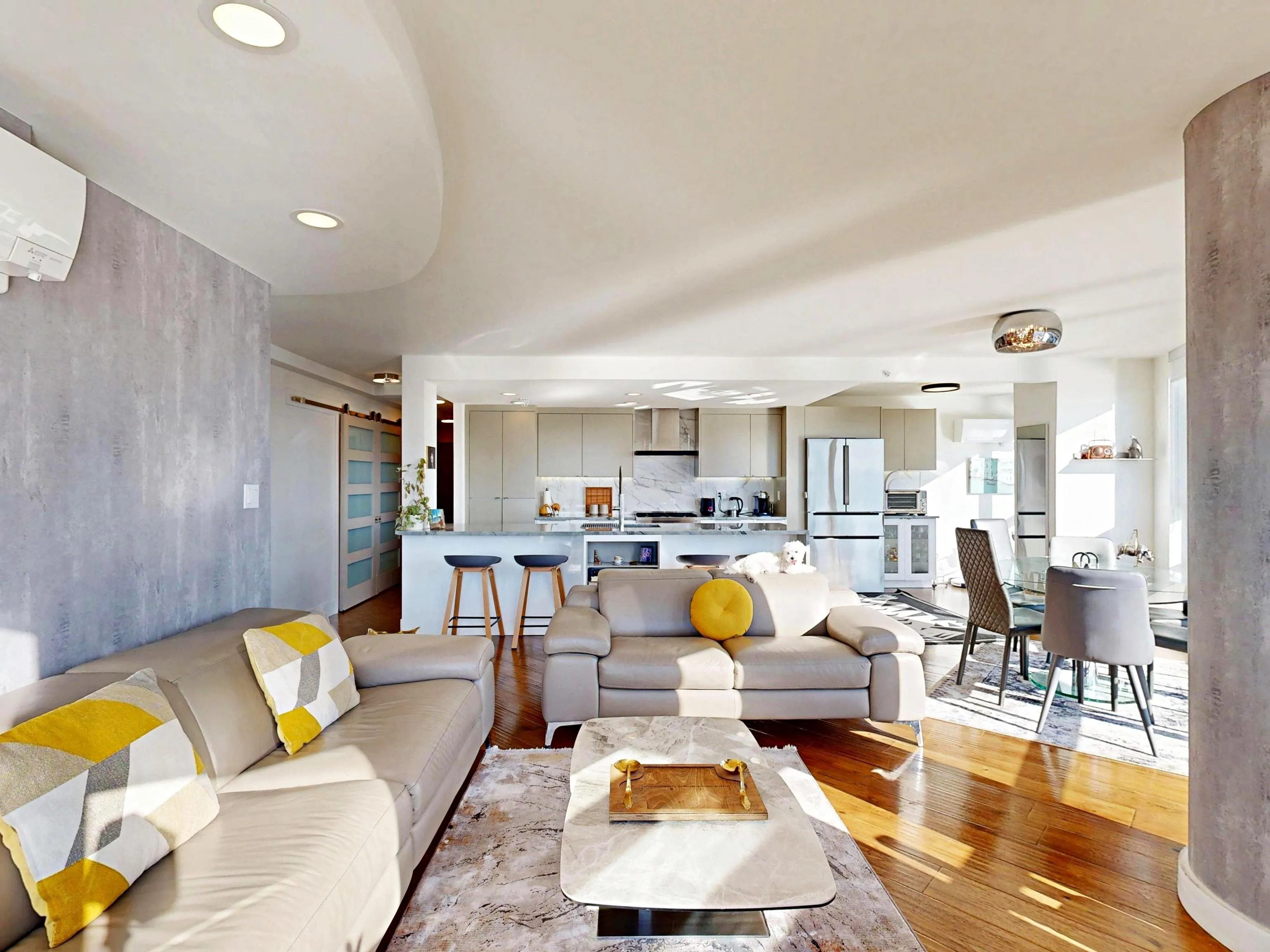1033 Marinaside Crescent #2706