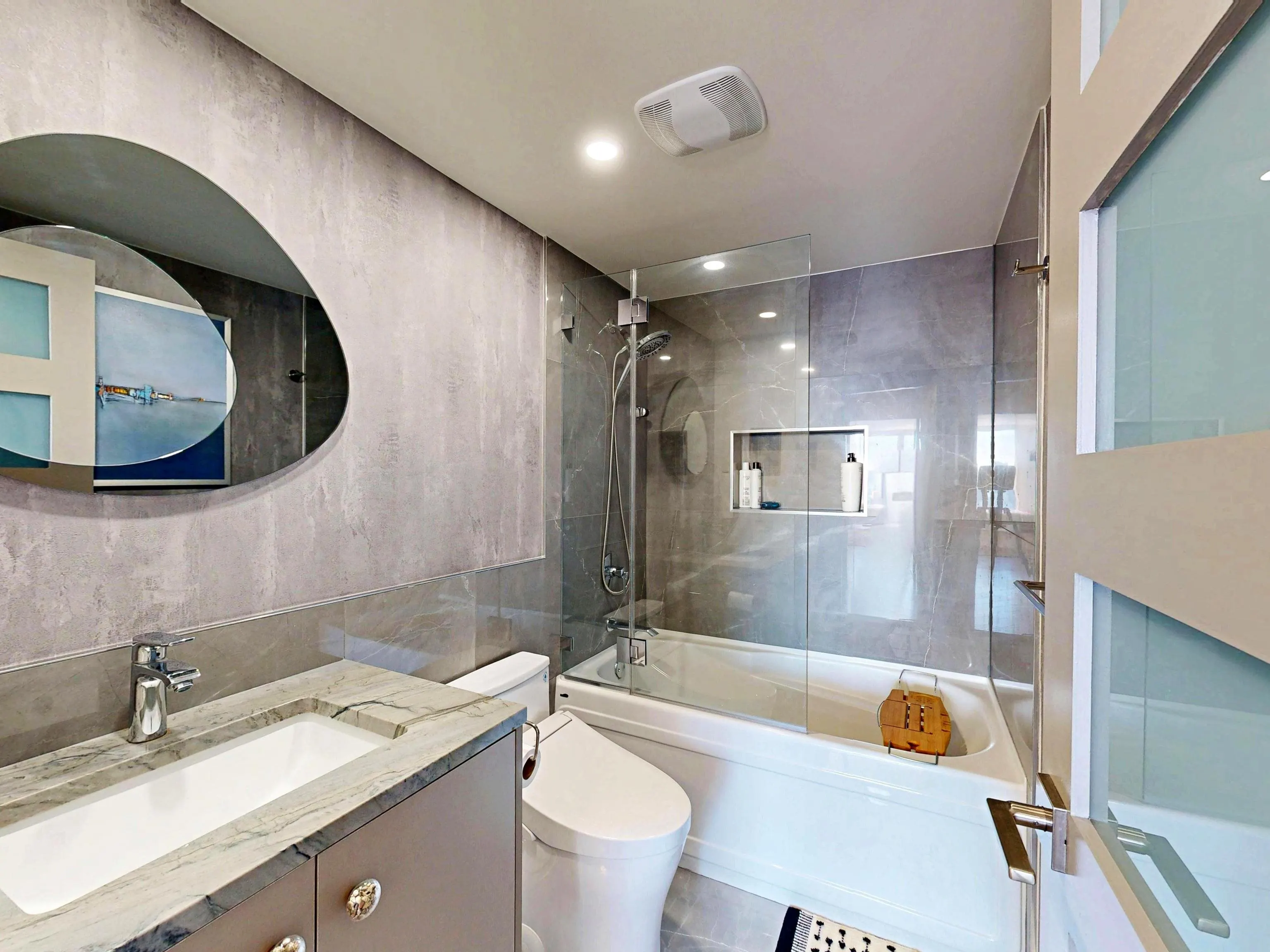 1033 Marinaside Crescent #2706