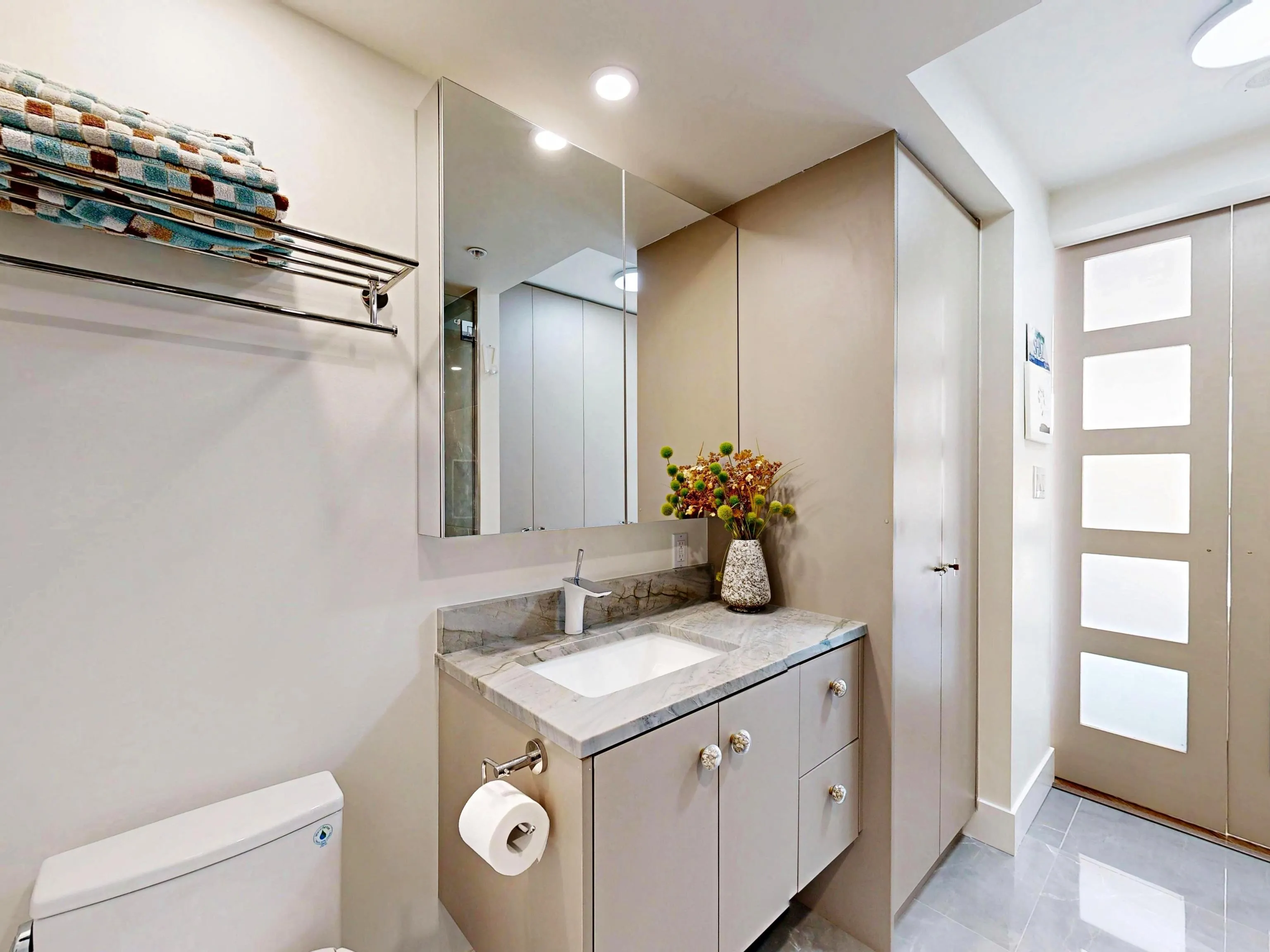 1033 Marinaside Crescent #2706