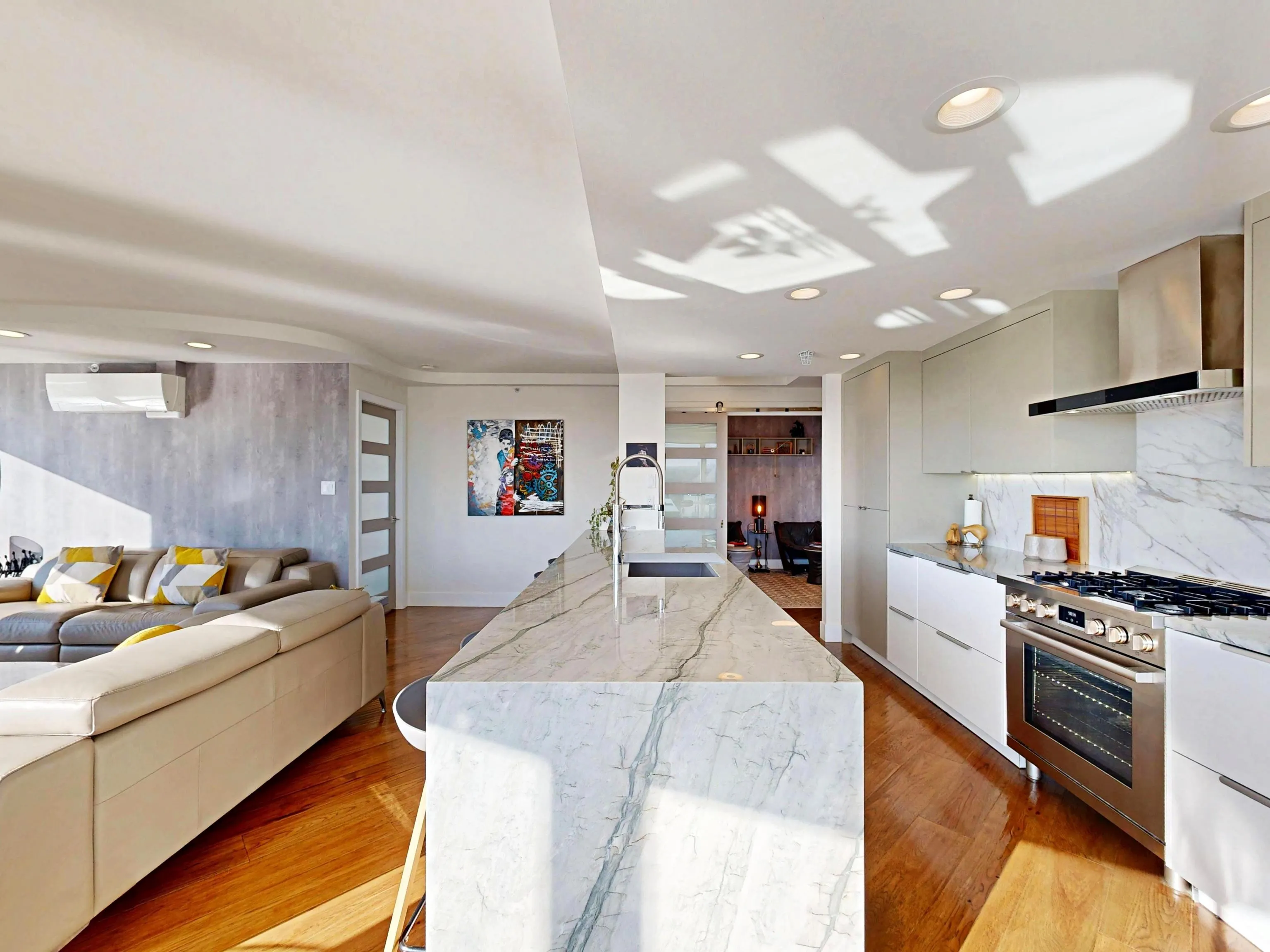 1033 Marinaside Crescent #2706